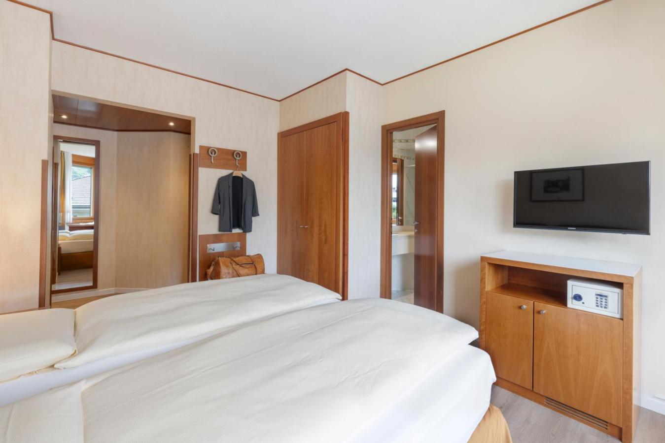 Junior Suite with Partial Lake View - Photo 1
