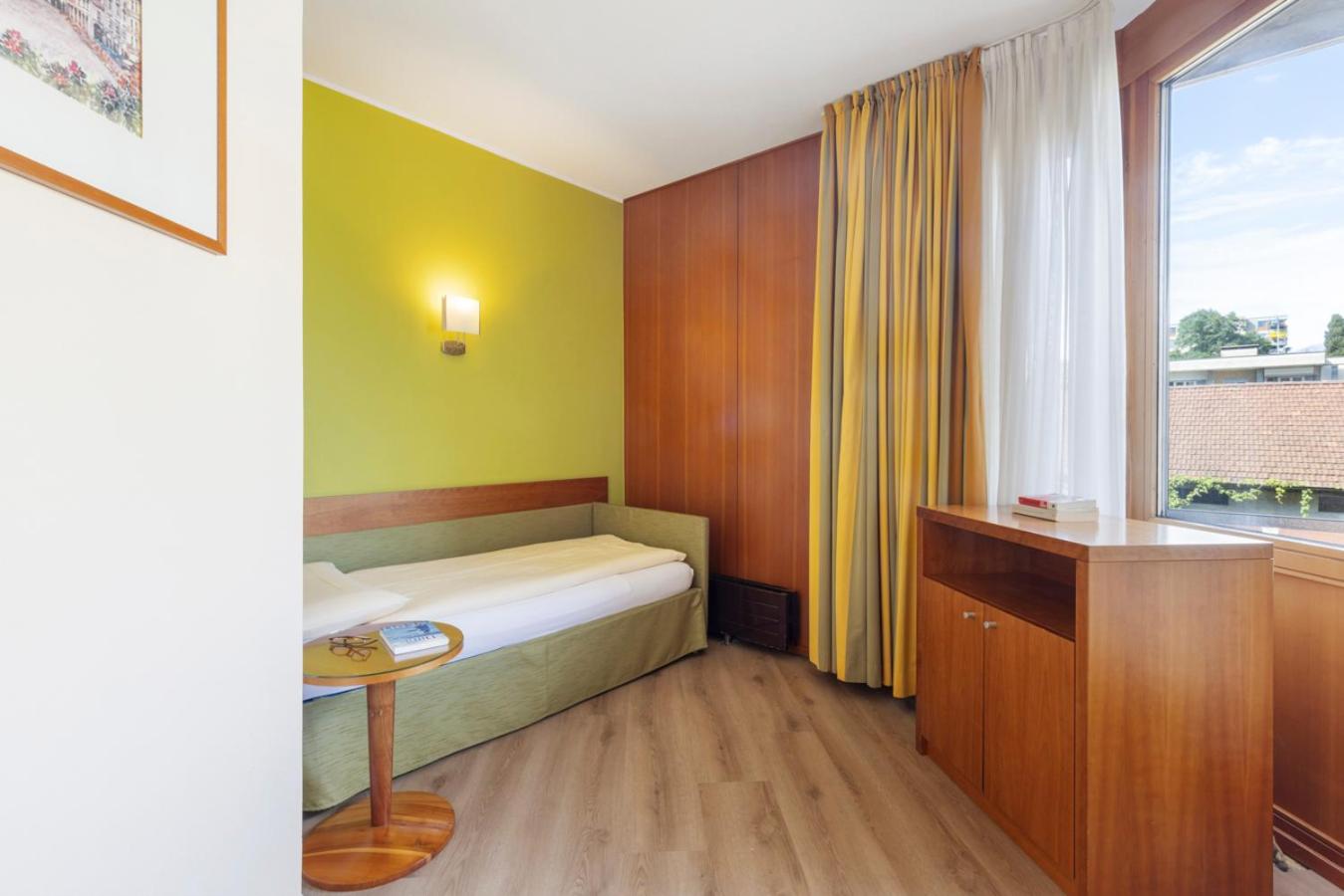 Junior Suite with Partial Lake View - Photo 3
