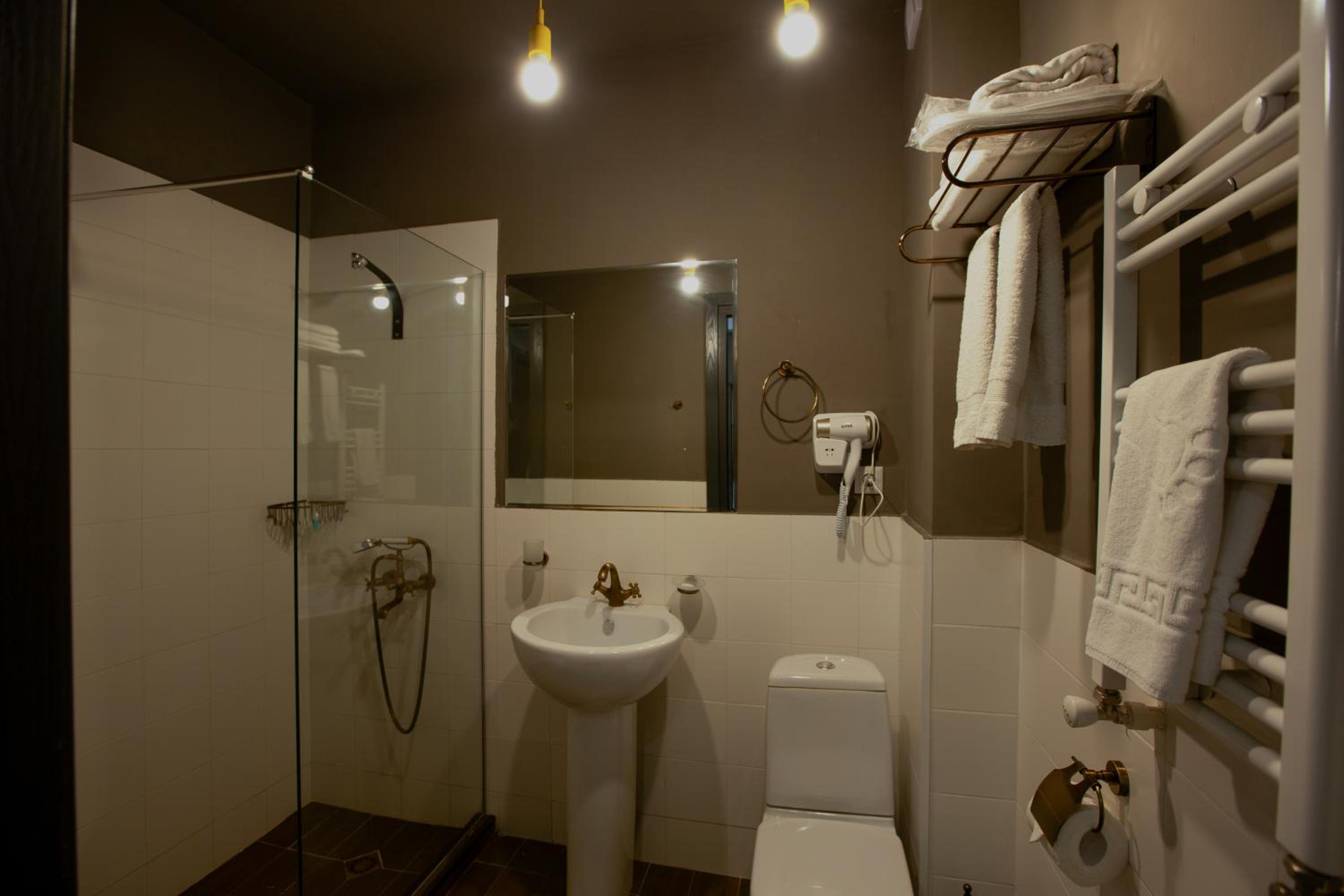 Twin Room - Photo 5