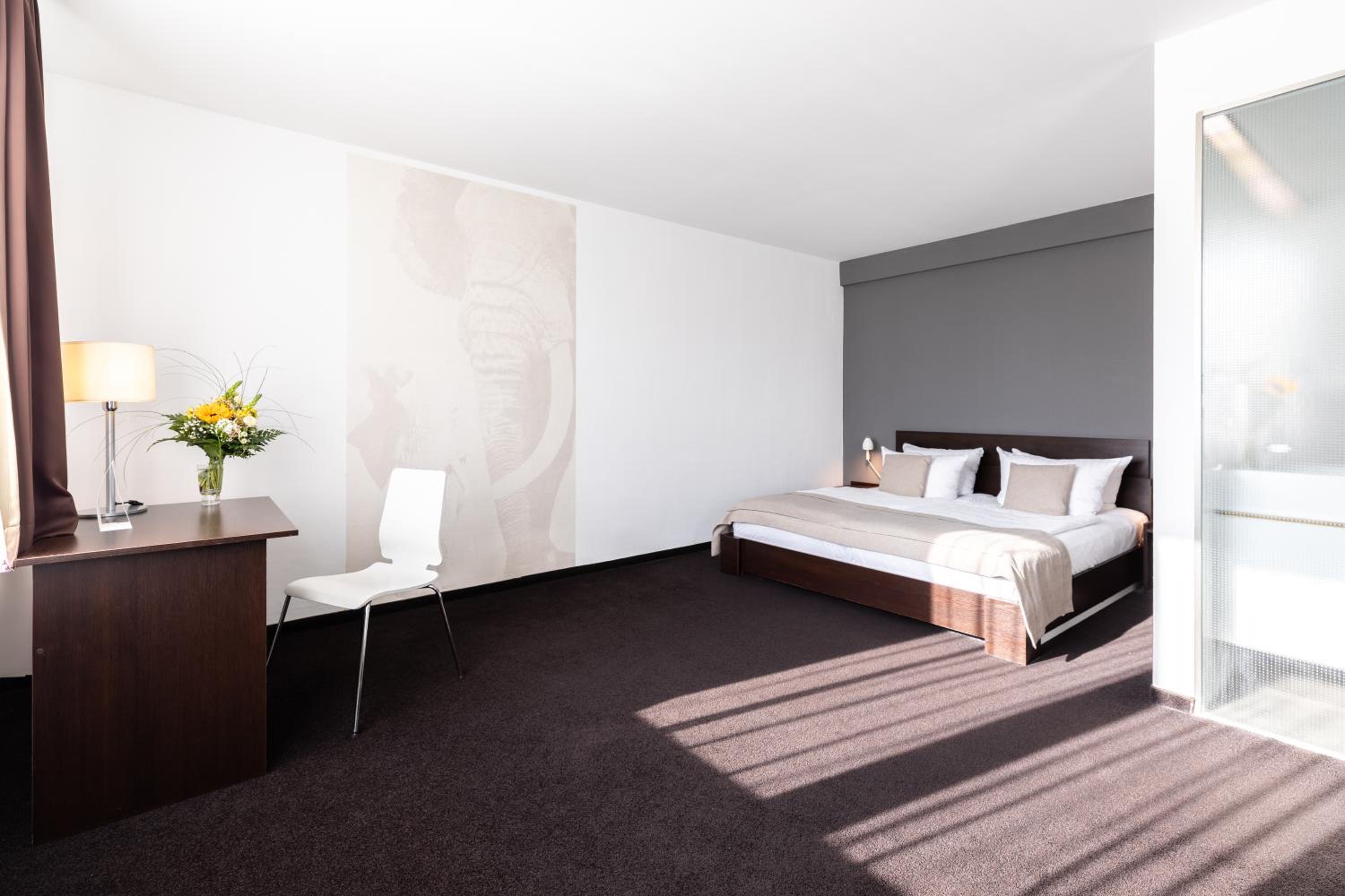 Business Comfort Room