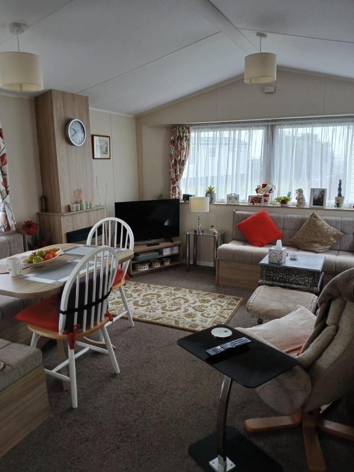 Mobile Home photo 1