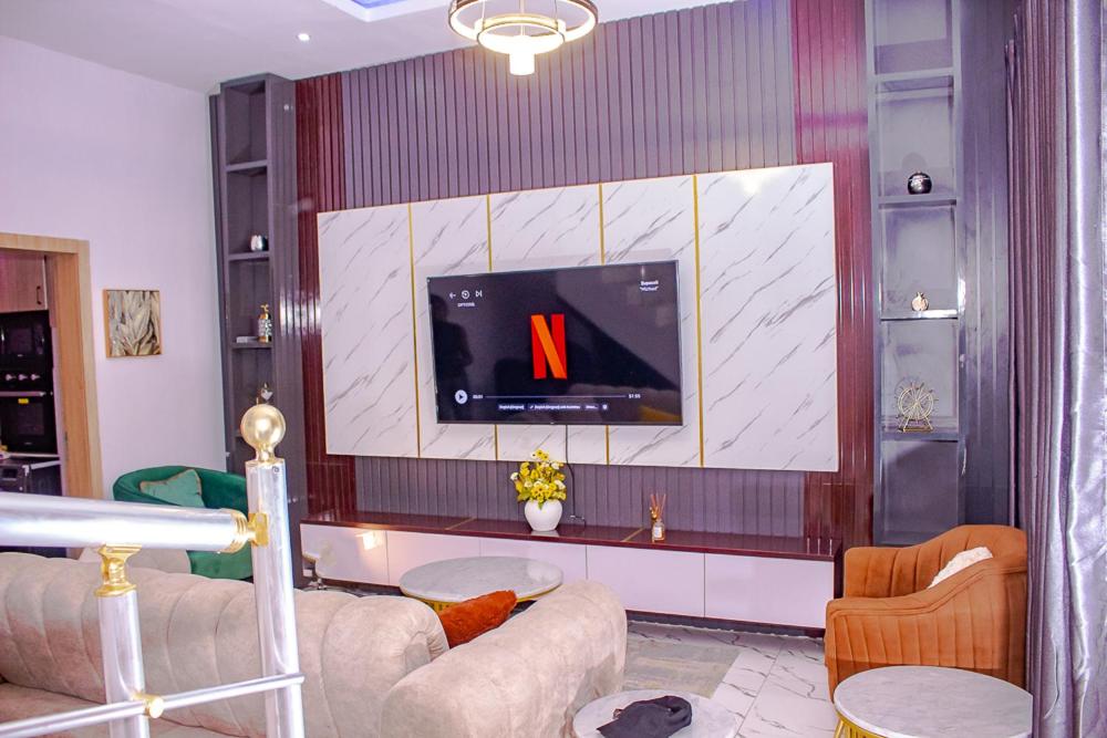 Four-Bedroom Luxury Apartment photo 1