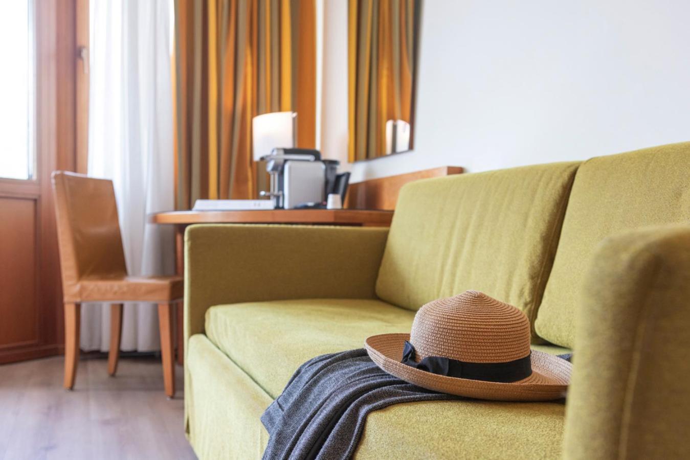 Superior Double Room with Lake View - Photo 7