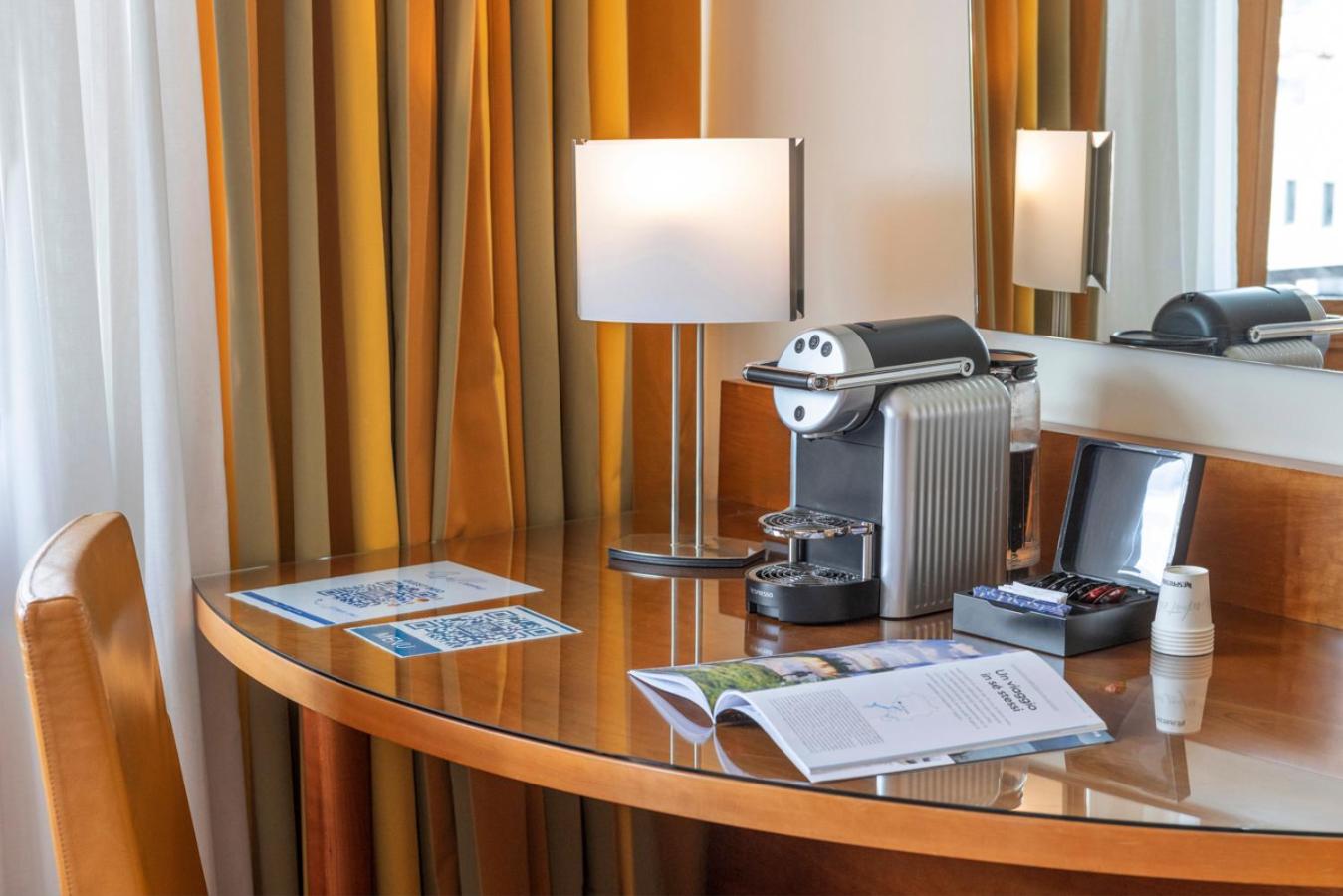 Superior Double Room with Lake View - Photo 6