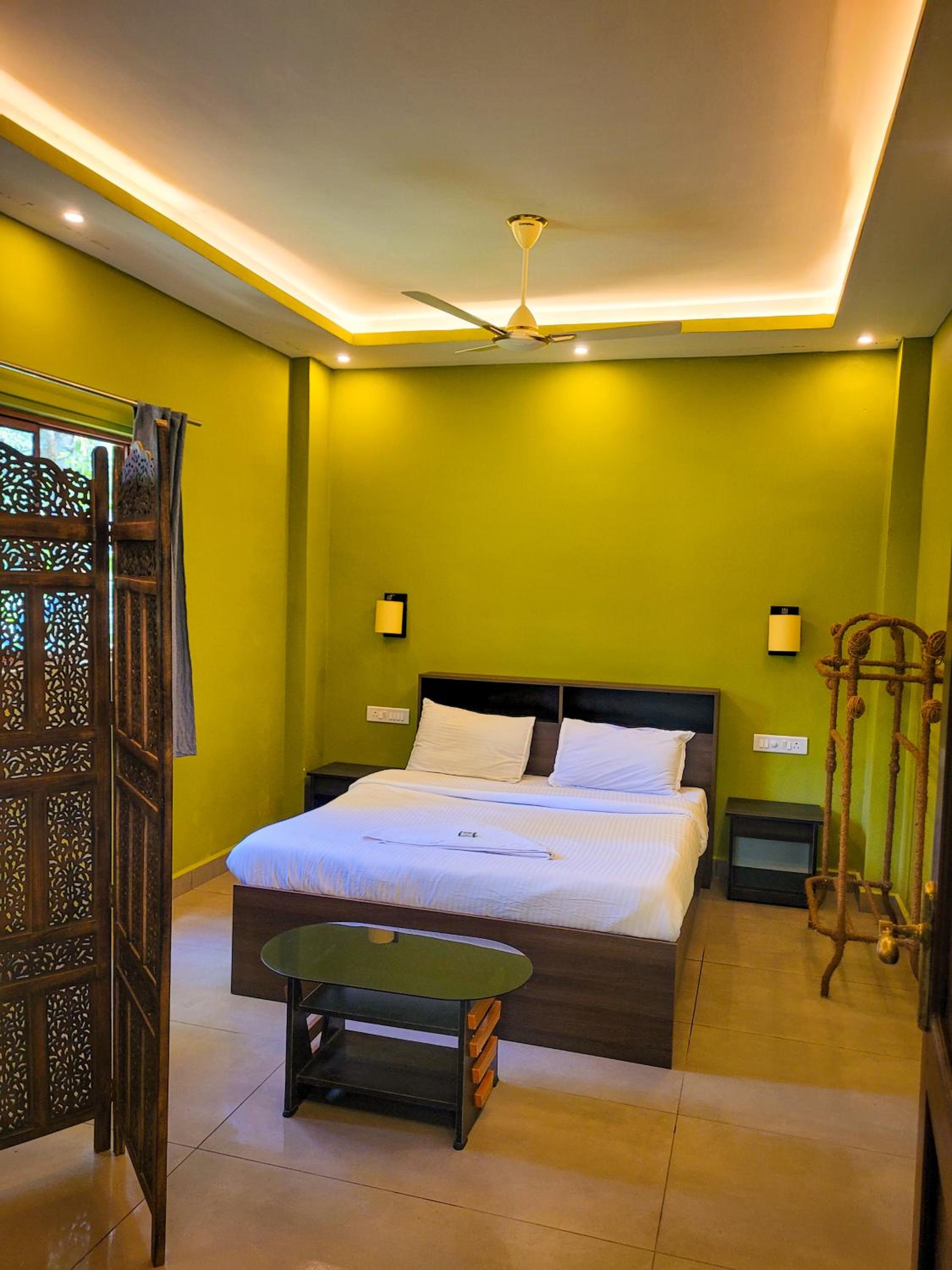 Deluxe Double Room (2 Adults + 1 Child) photo 1