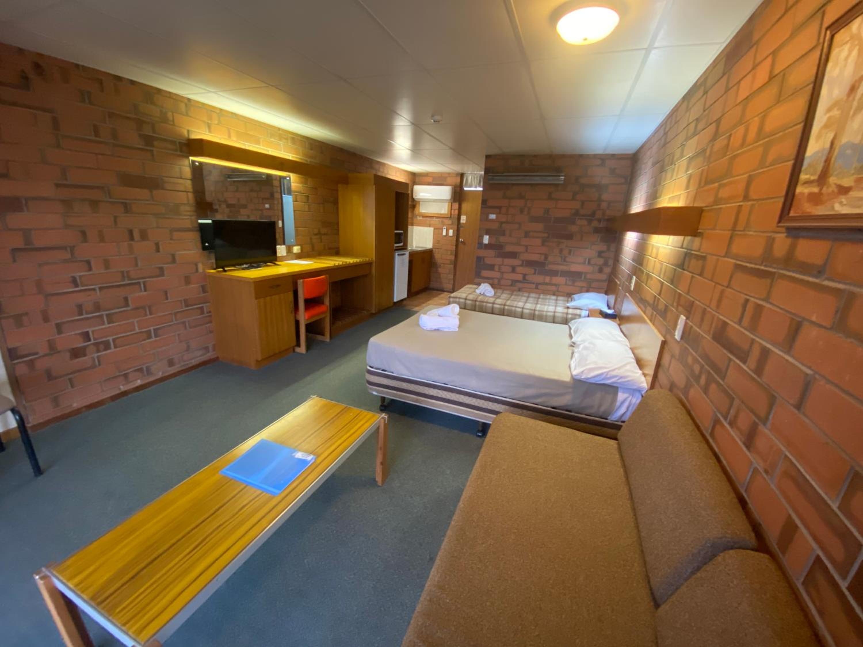 Standard Twin Room with Sofa photo 2