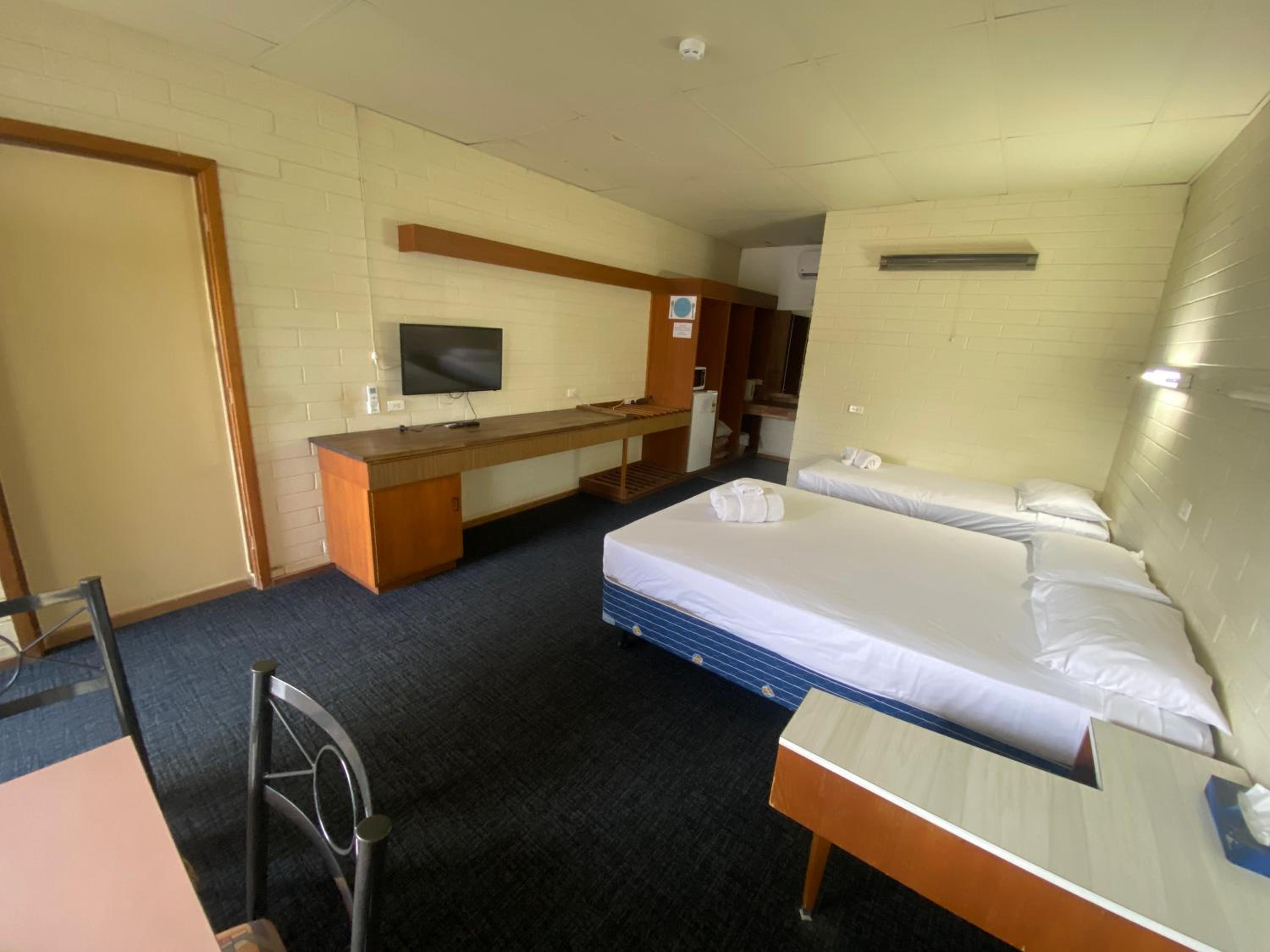 Twin Room - Disability Access photo 1