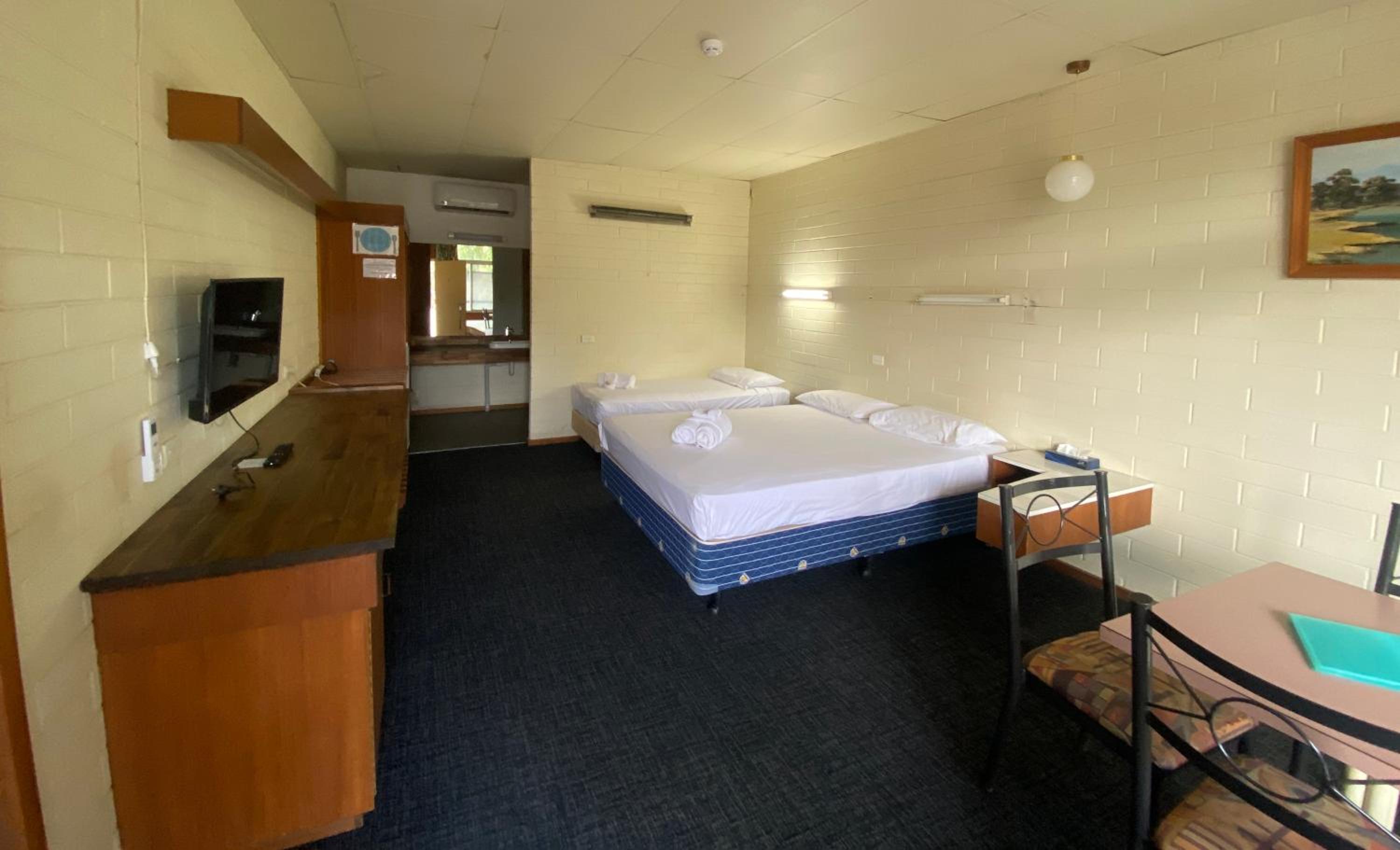 Twin Room - Disability Access photo 3