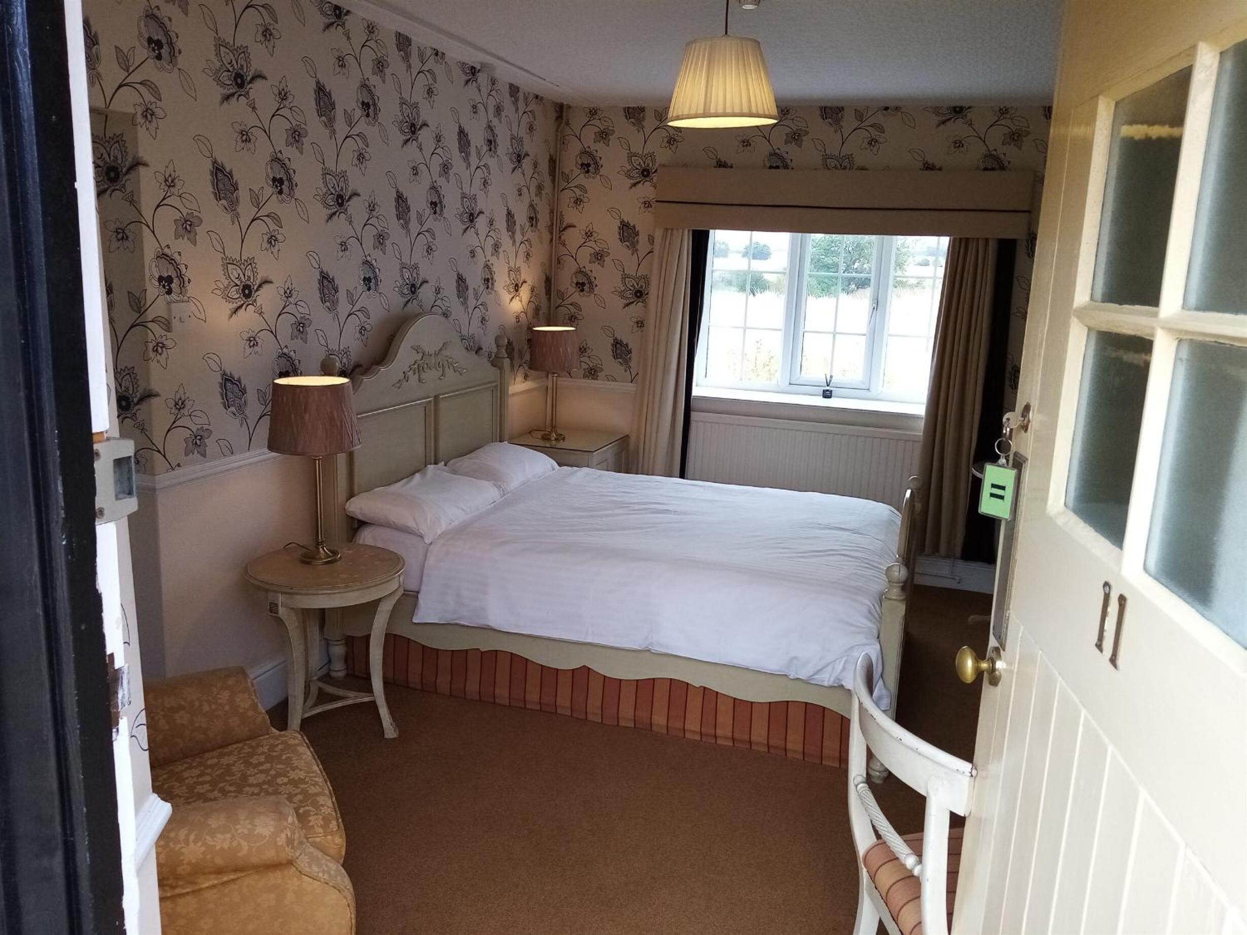Double Room with Private Bathroom - Photo 4