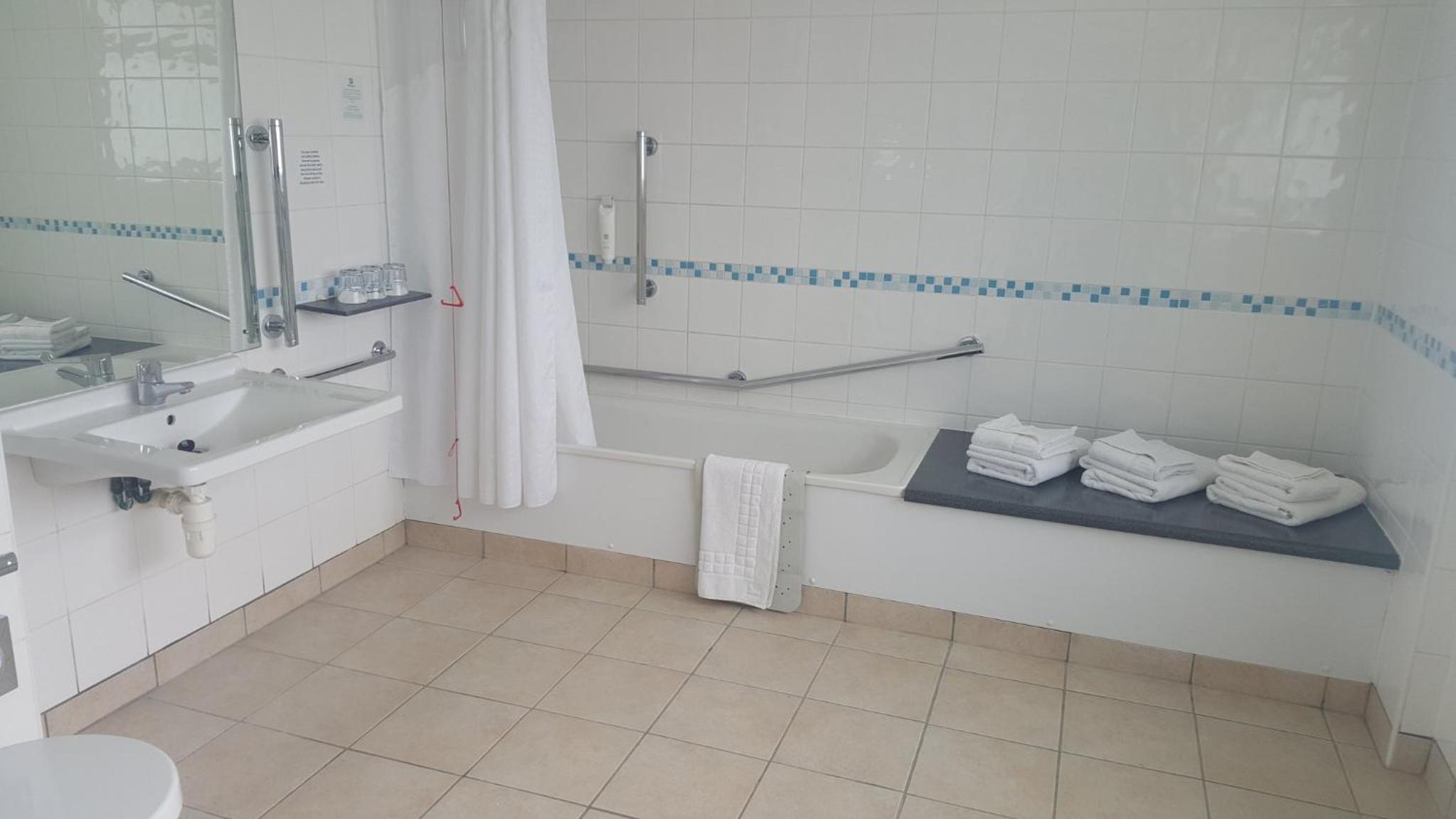 Standard Double Room - Disability Access - Photo 5
