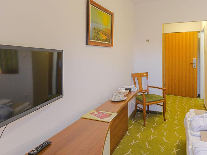 Budget Double Room photo 3
