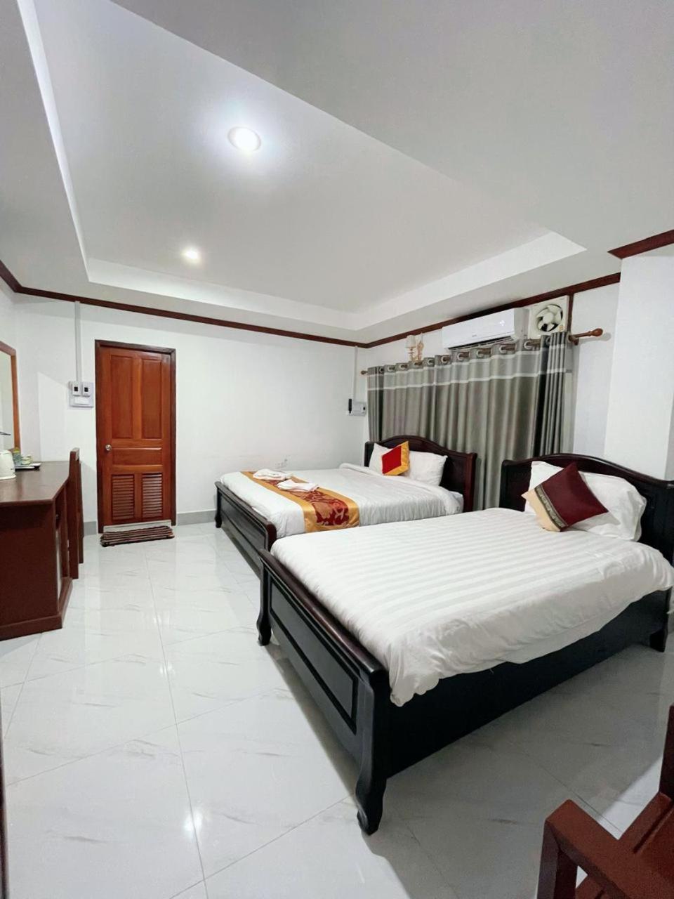 Deluxe Family Room - Photo 2