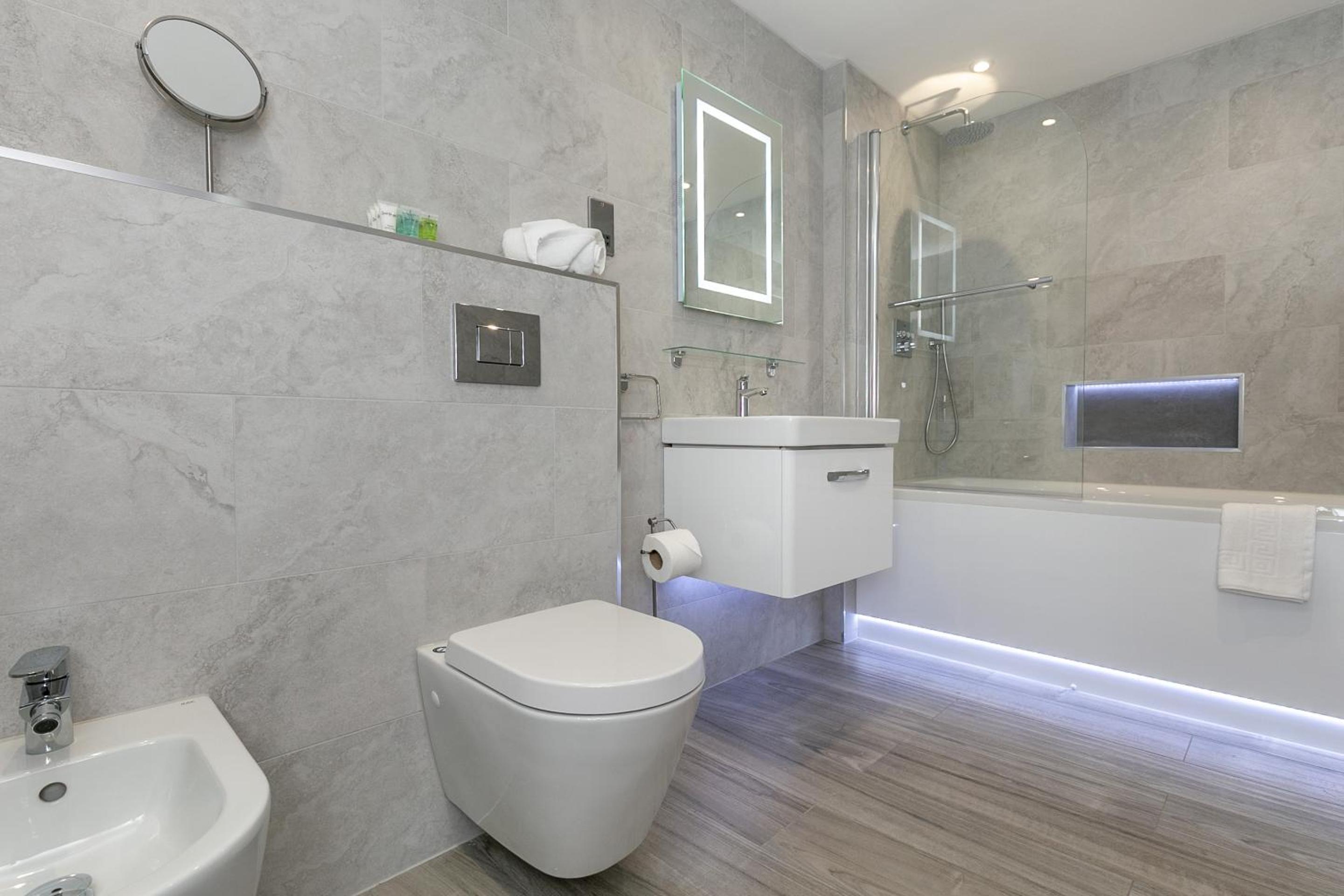 Three-Bedroom Deluxe Apartment - Photo 5