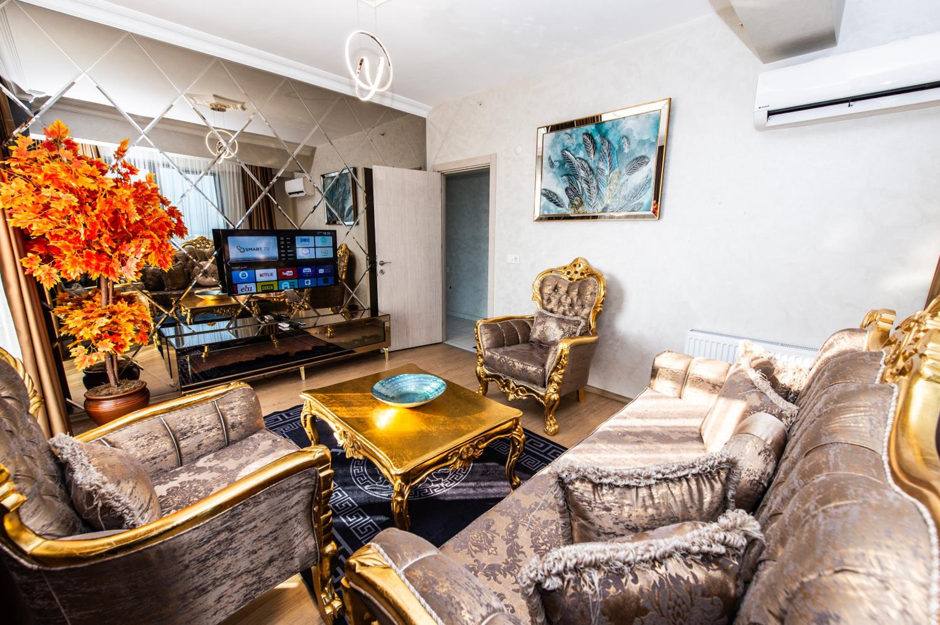 Deluxe Suite with Sea View - Photo 17