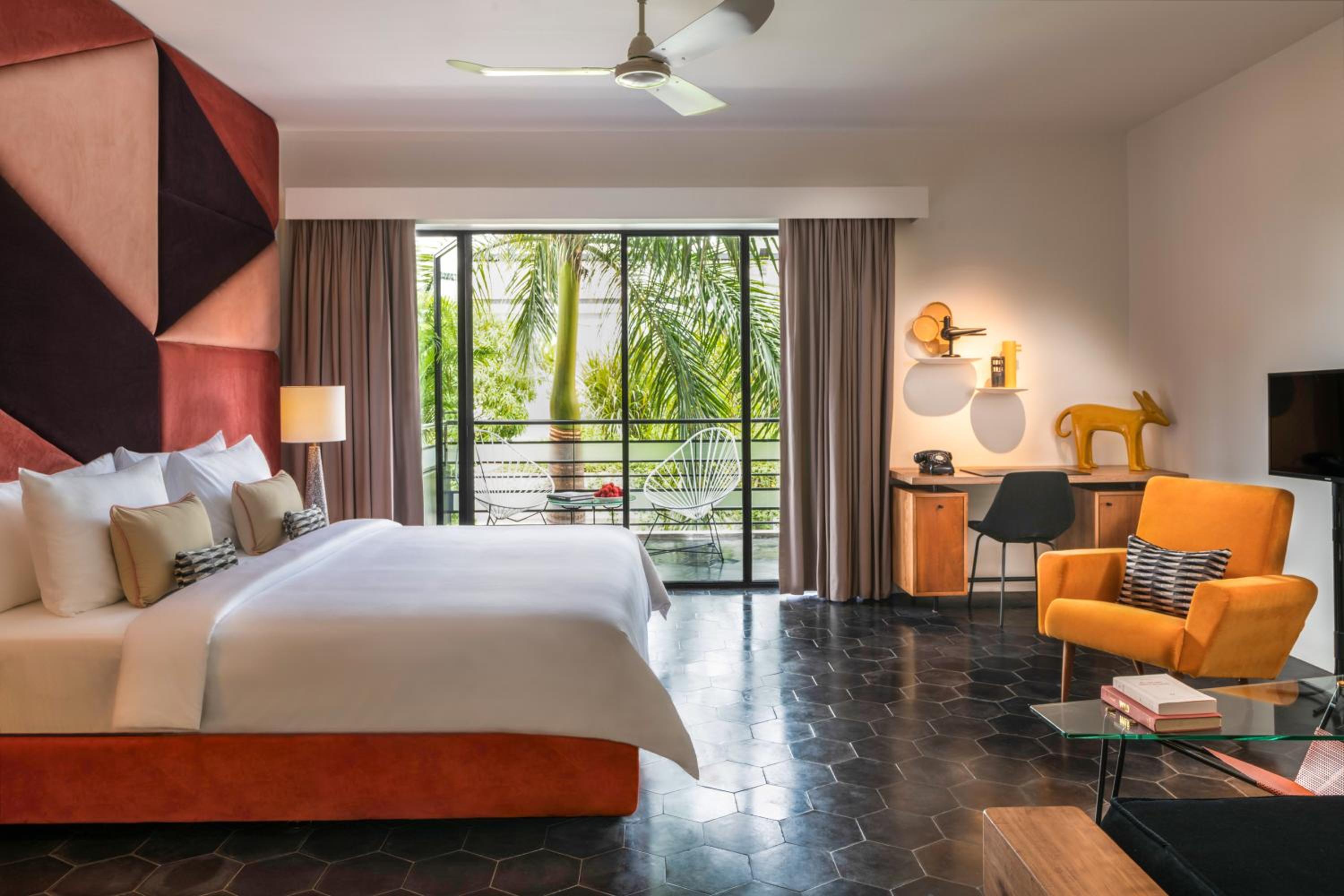 Junior Suite with Pool View photo 1