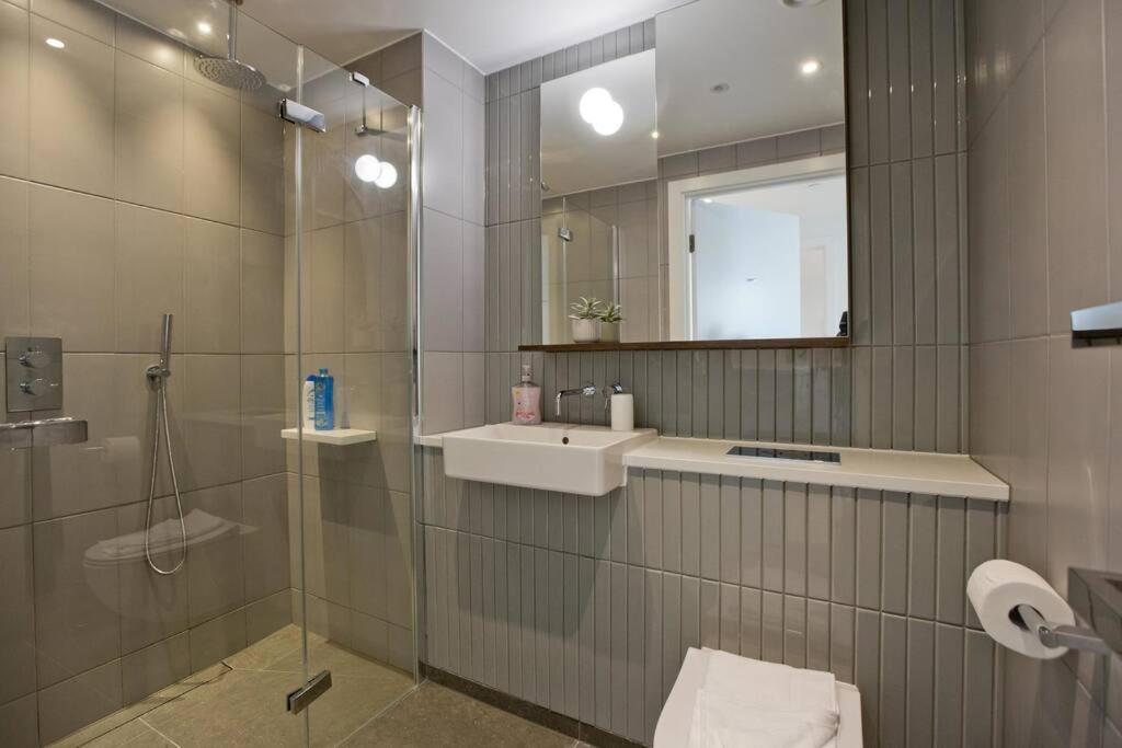 Two-Bedroom Apartment With City View photo 2