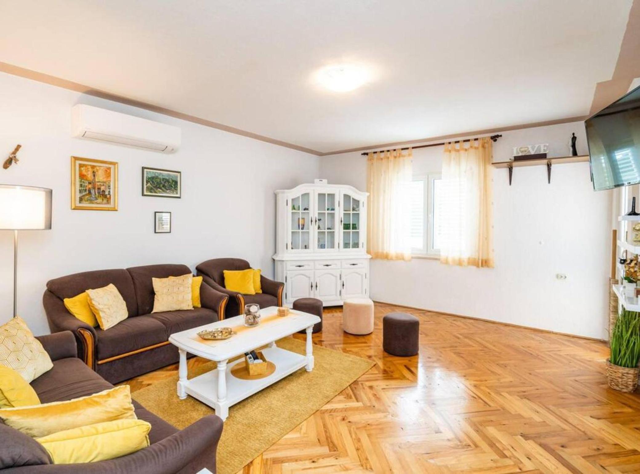 Three Bedroom Apartment with Jacuzzi  photo 1