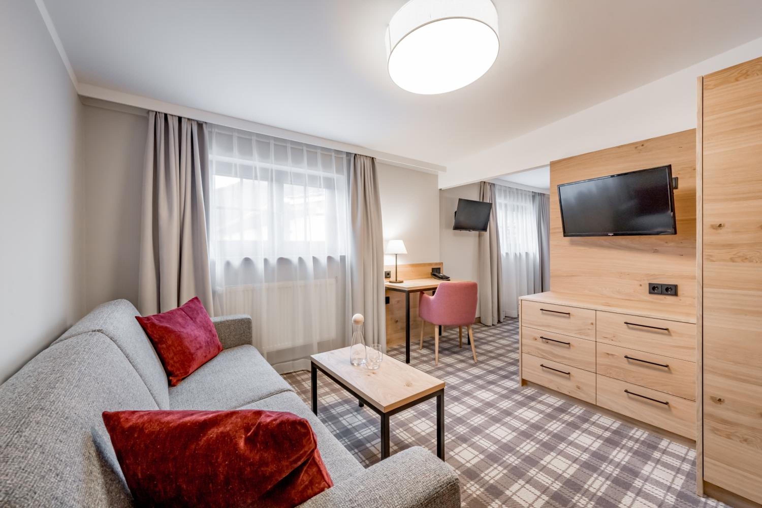 Suite with Mountain View - Photo 10