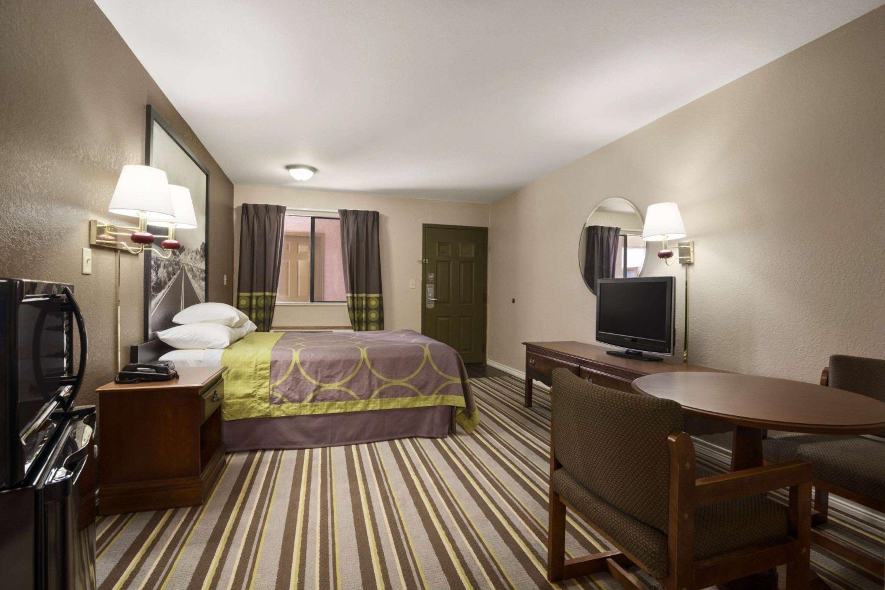 Queen Room - Second Floor/Non-Smoking photo 1