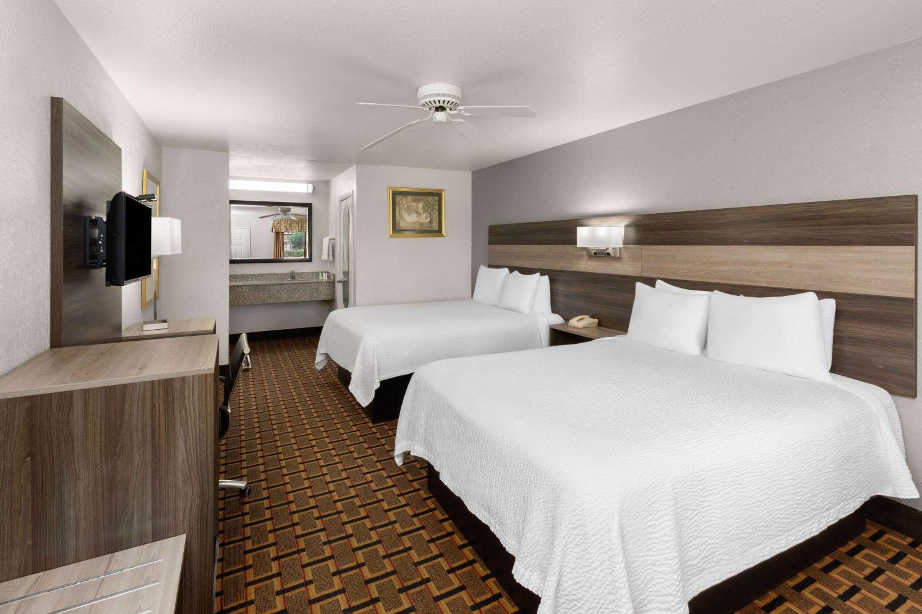 Queen Room with Two Queen Beds - Second Floor/Non-Smoking - Photo 1