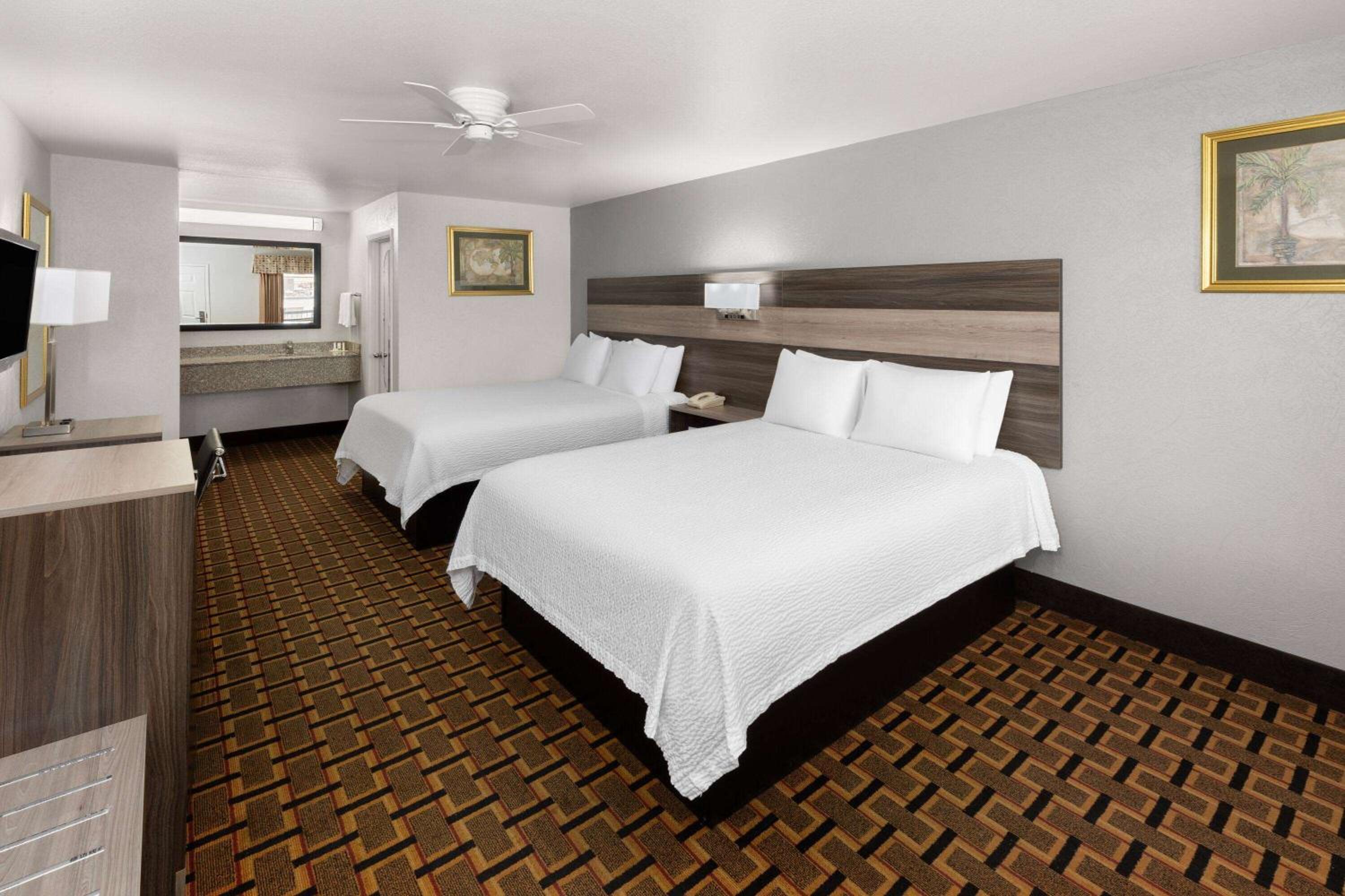 Queen Room with Two Queen Beds - Second Floor/Smoking - Photo 1