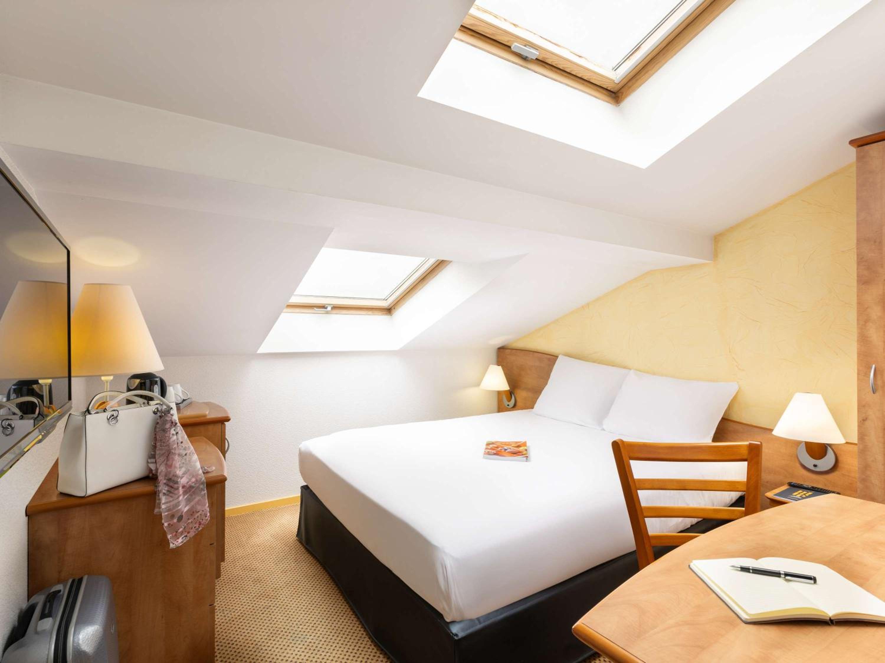 Classic Attic Room with Double Bed - Photo 1