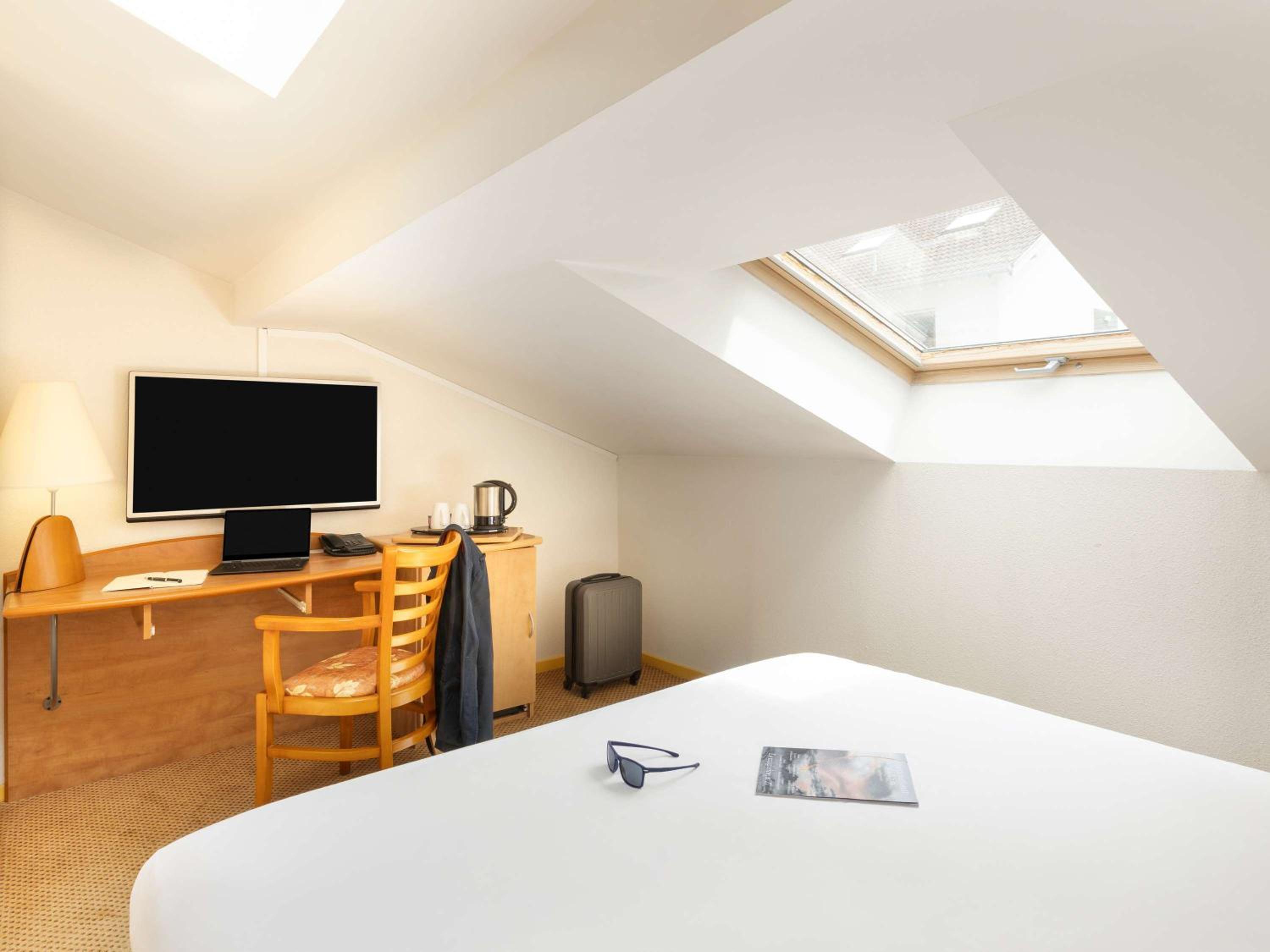 Classic Attic Room with Double Bed - Photo 2