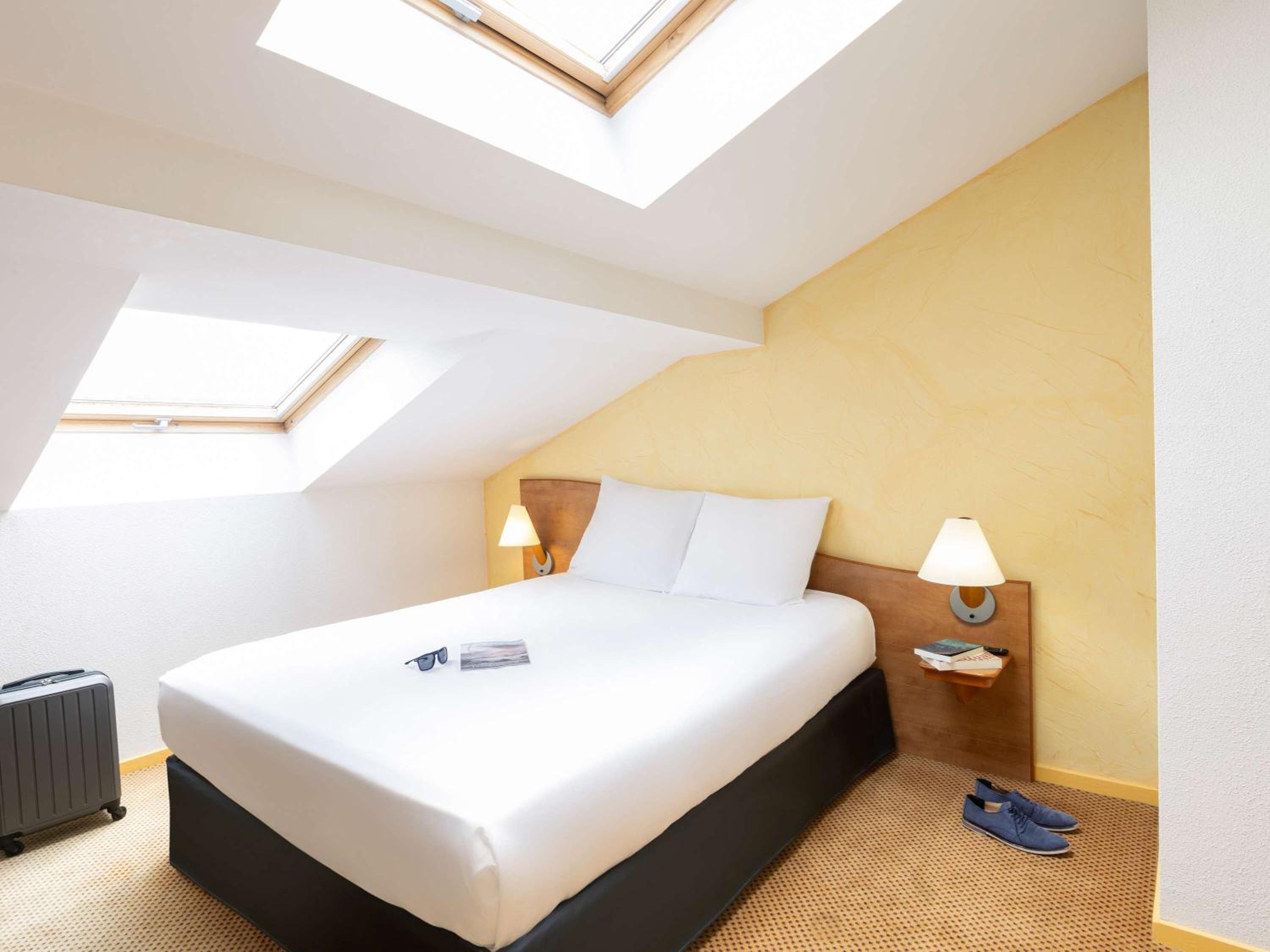 Standard One Double Bed - Photo 16