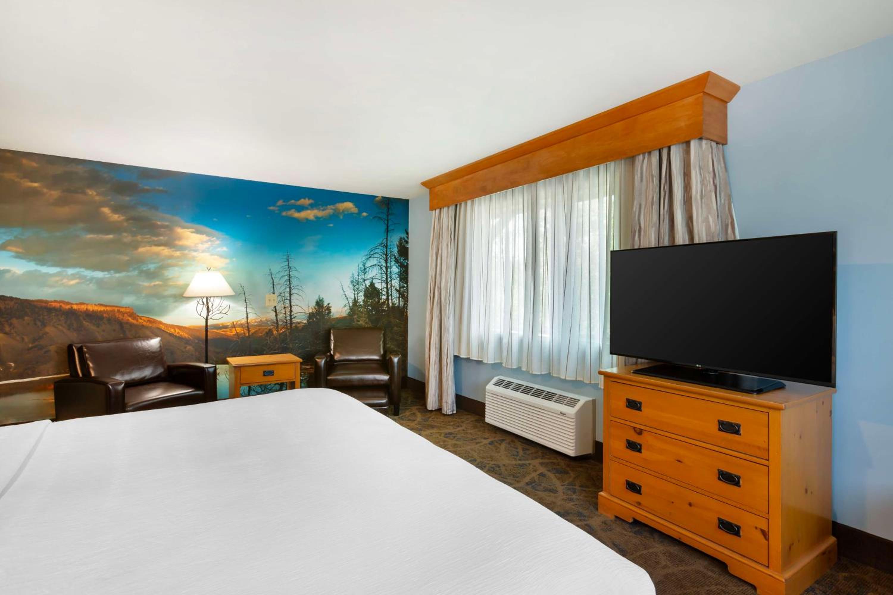 Deluxe King Room with Spa Bath - Non Smoking - Photo 4