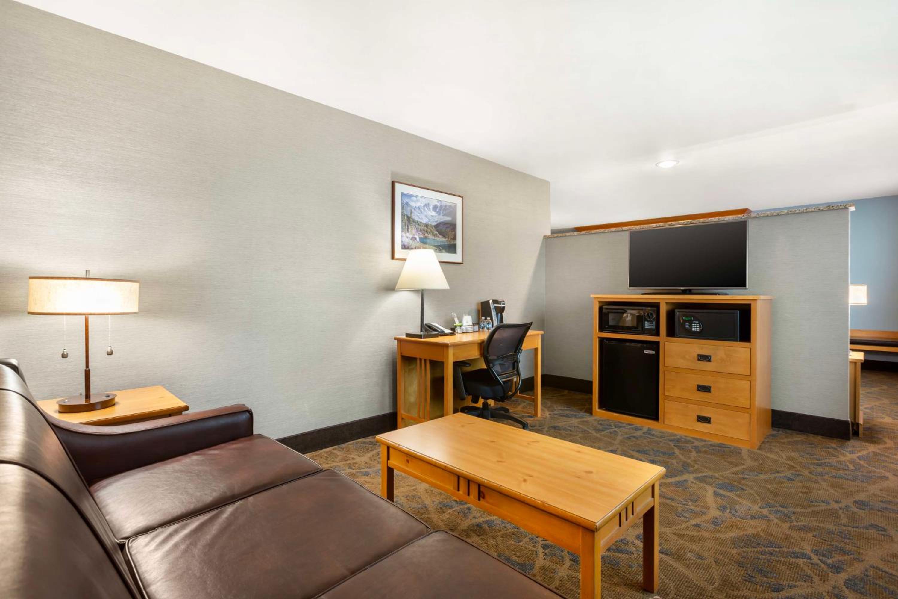 Deluxe King Room with Spa Bath - Non Smoking - Photo 5