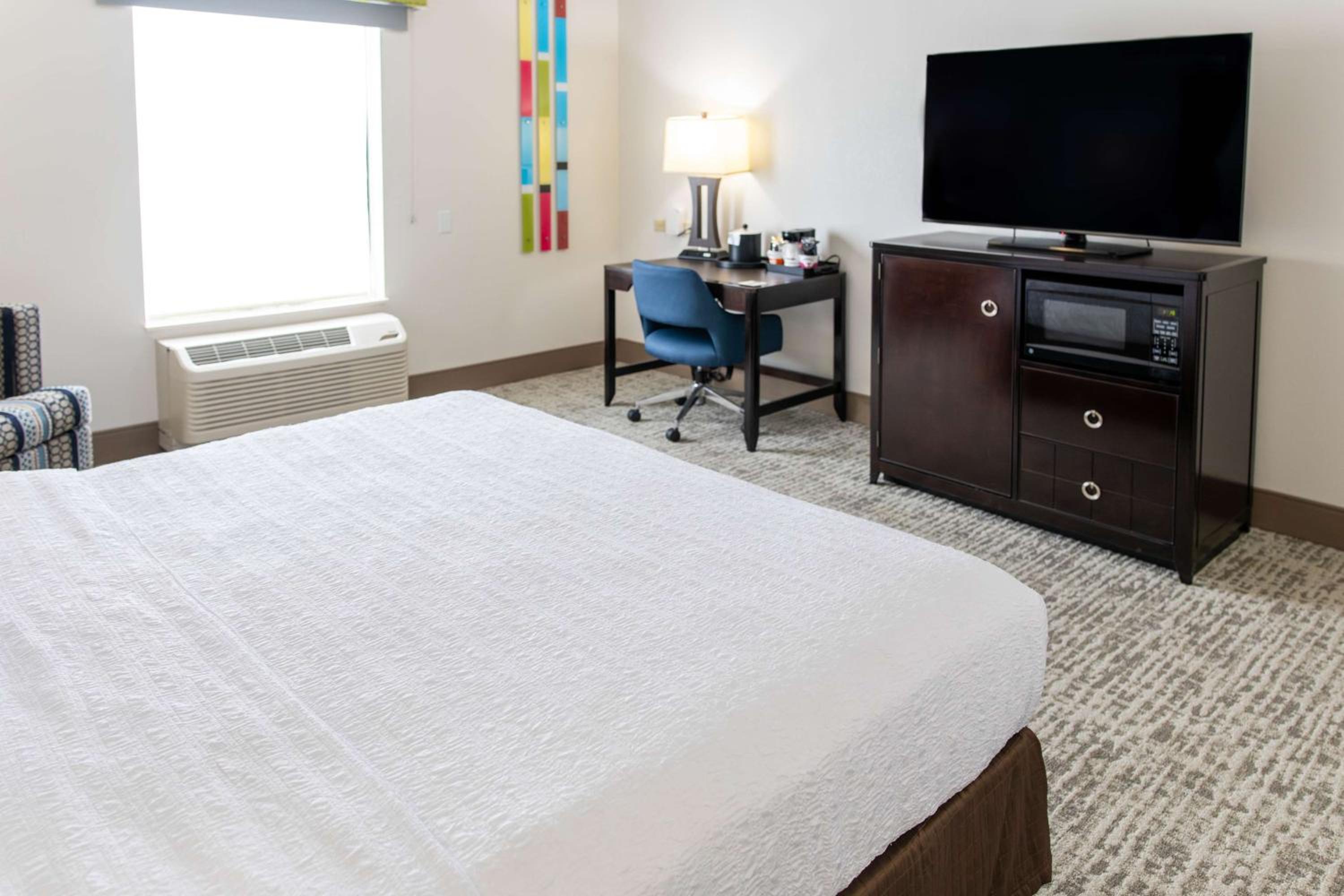 King Room with Accessible Tub - Mobility and Hearing Access/Non-Smoking - Photo 1