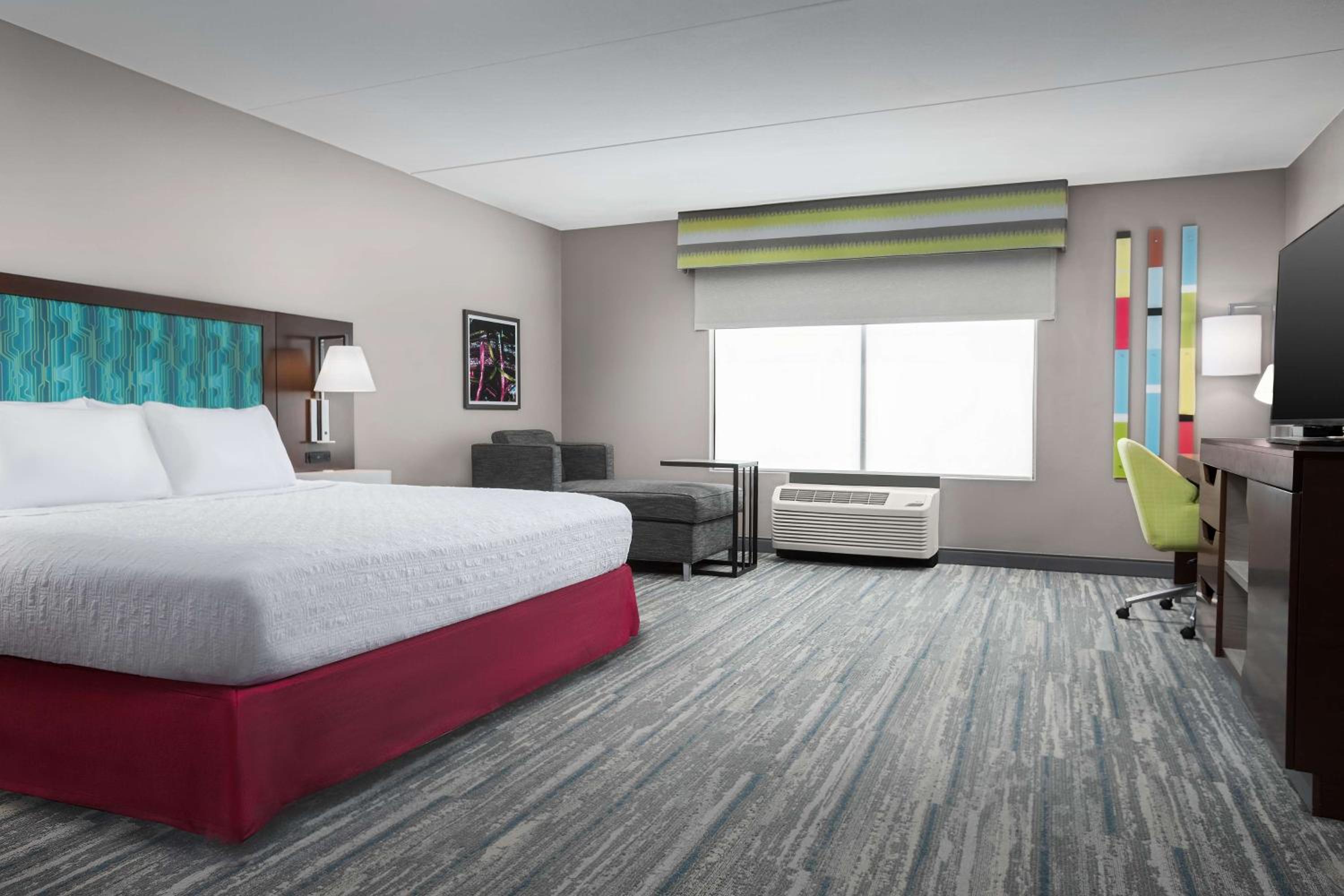 King Room with Tub - Mobility Access - Photo 1