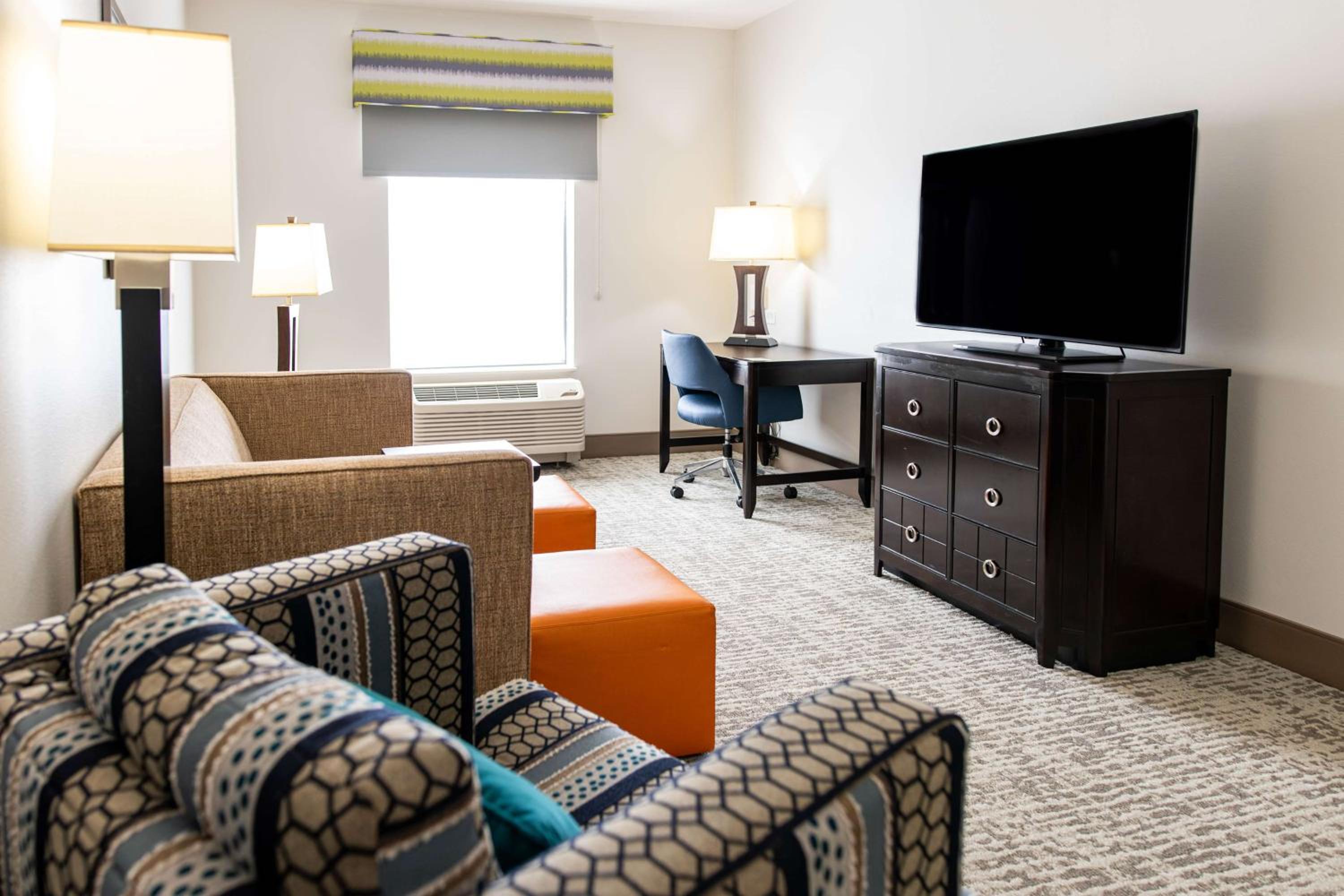 One-Bedroom King Suite - Non-Smoking - Photo 2