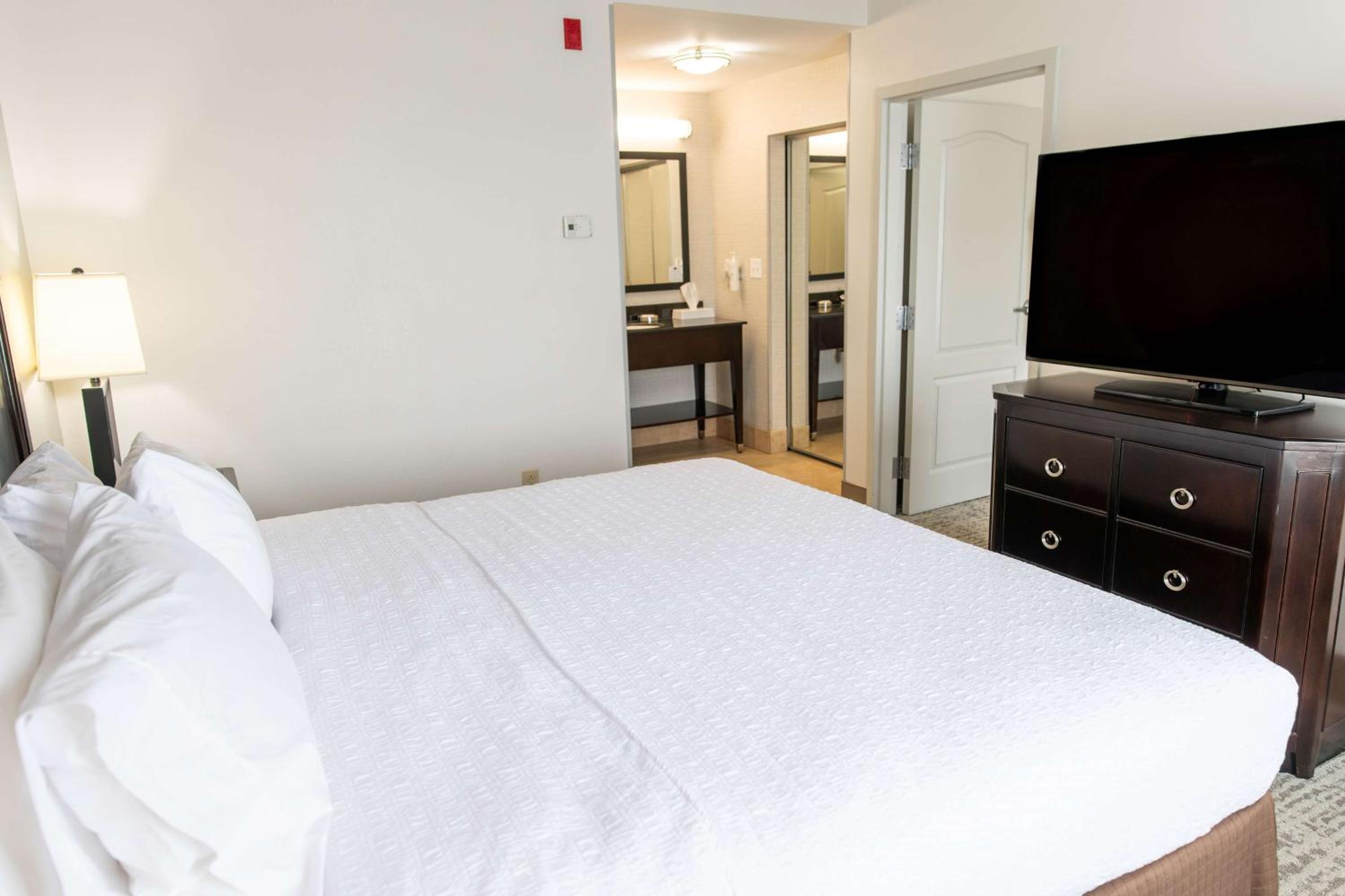 One-Bedroom King Suite - Non-Smoking - Photo 5