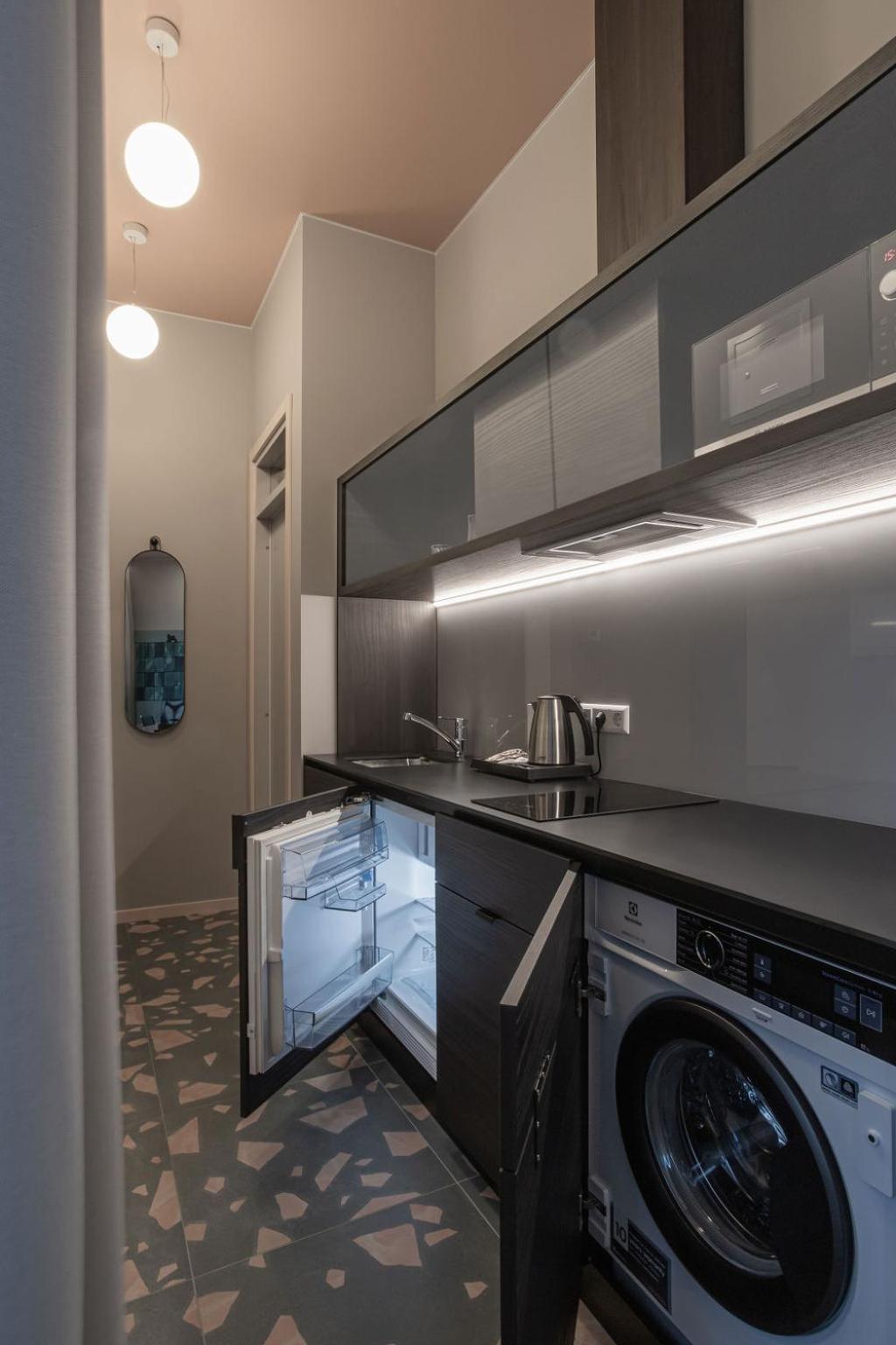 Double Room with Balcony - Photo 6