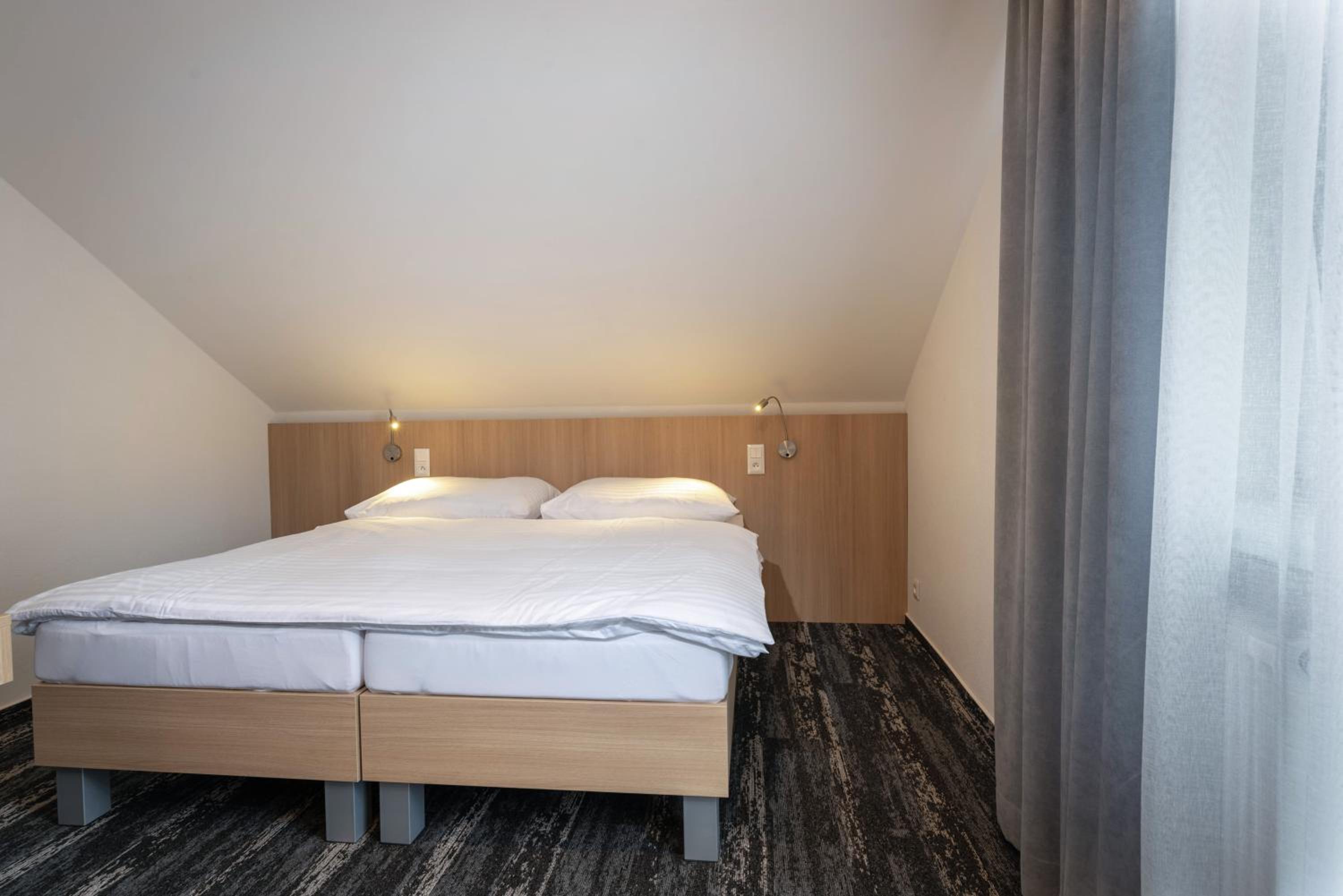 Deluxe Double Room with Balcony photo 3