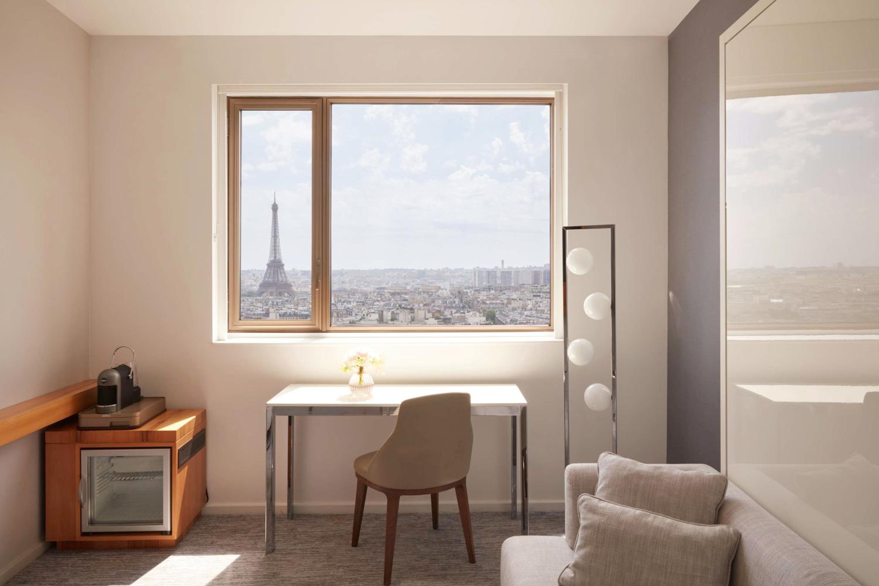 Suite - Photo 4