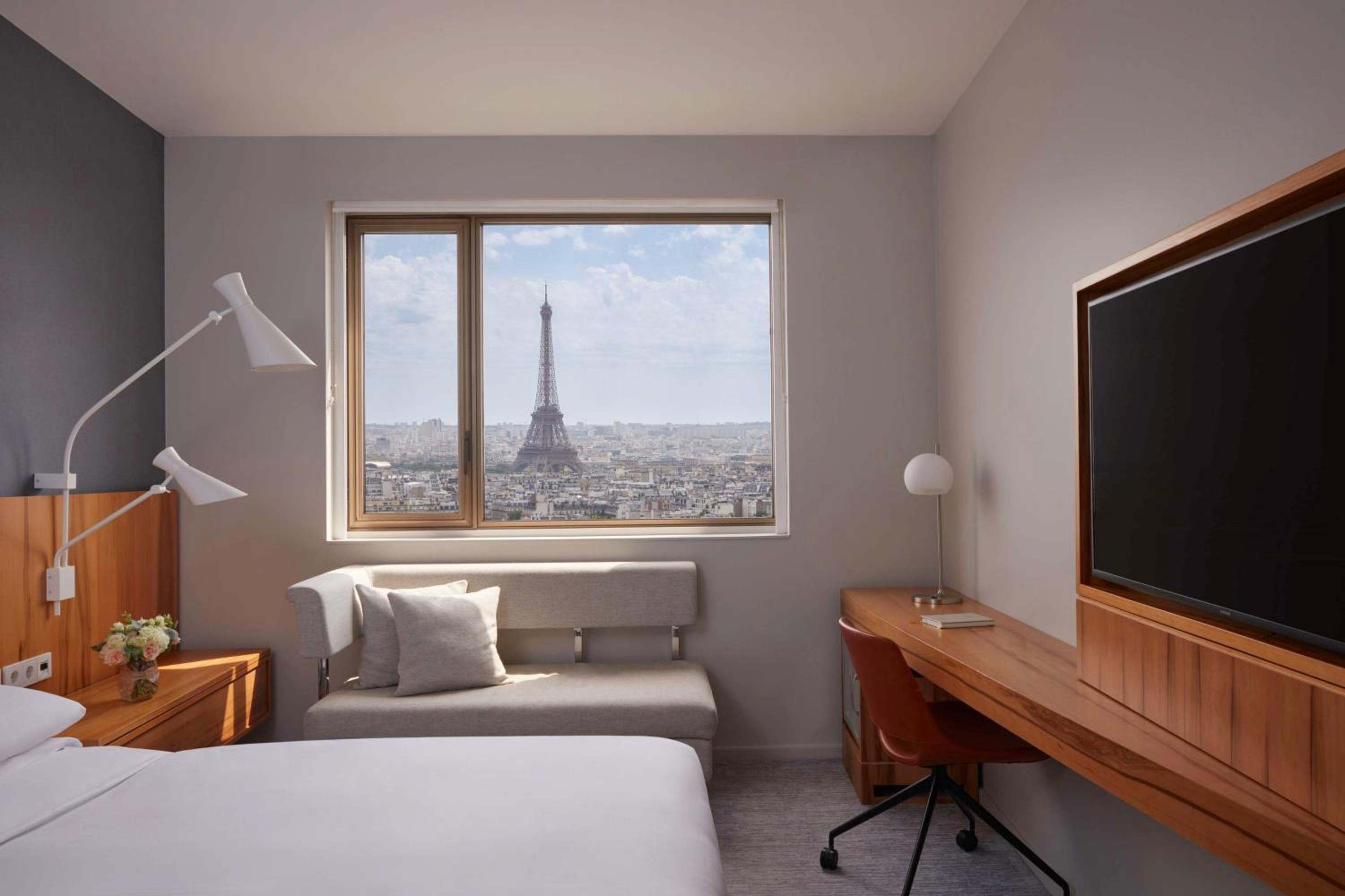 Suite - Photo 3