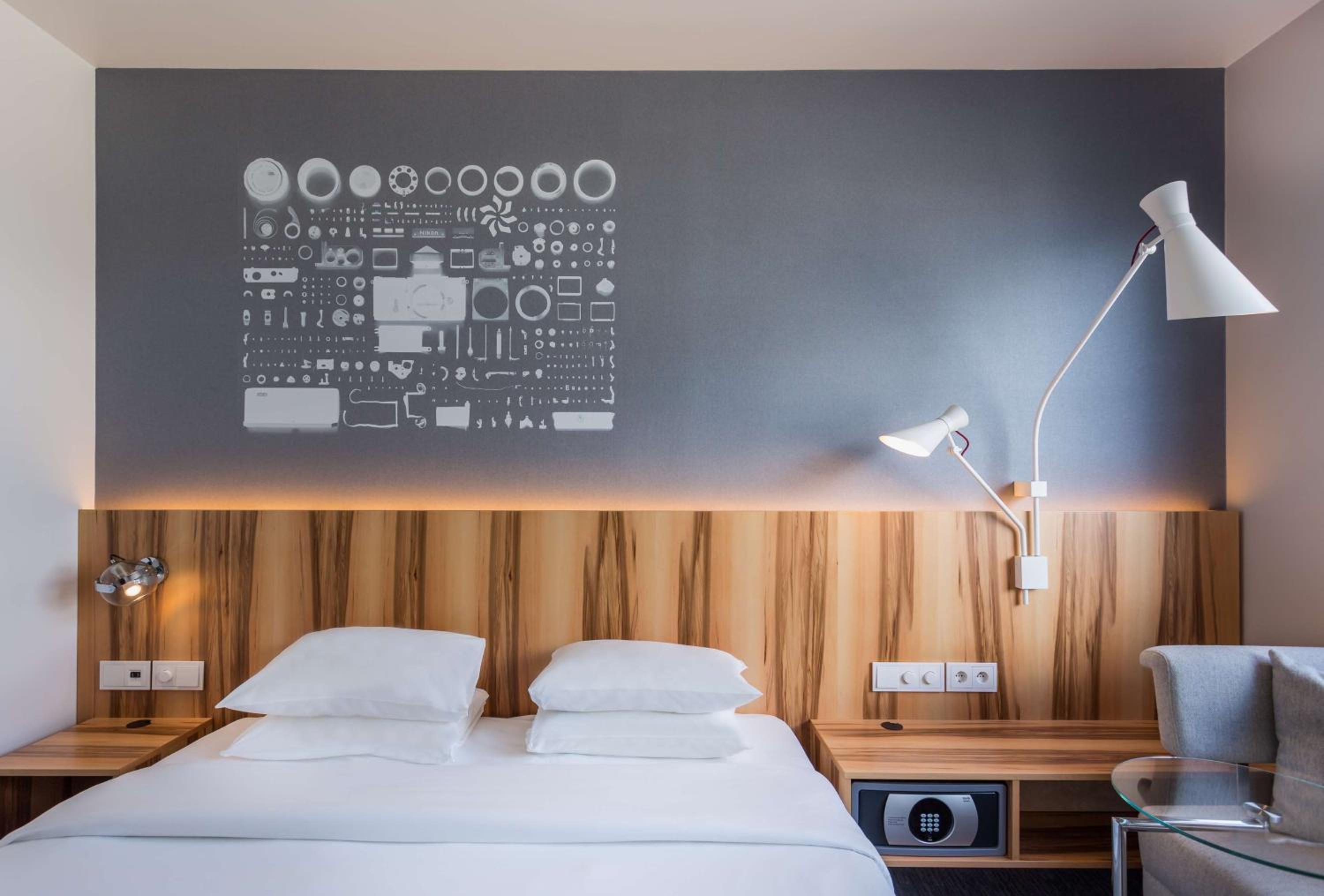 Deluxe King Room - Photo 6