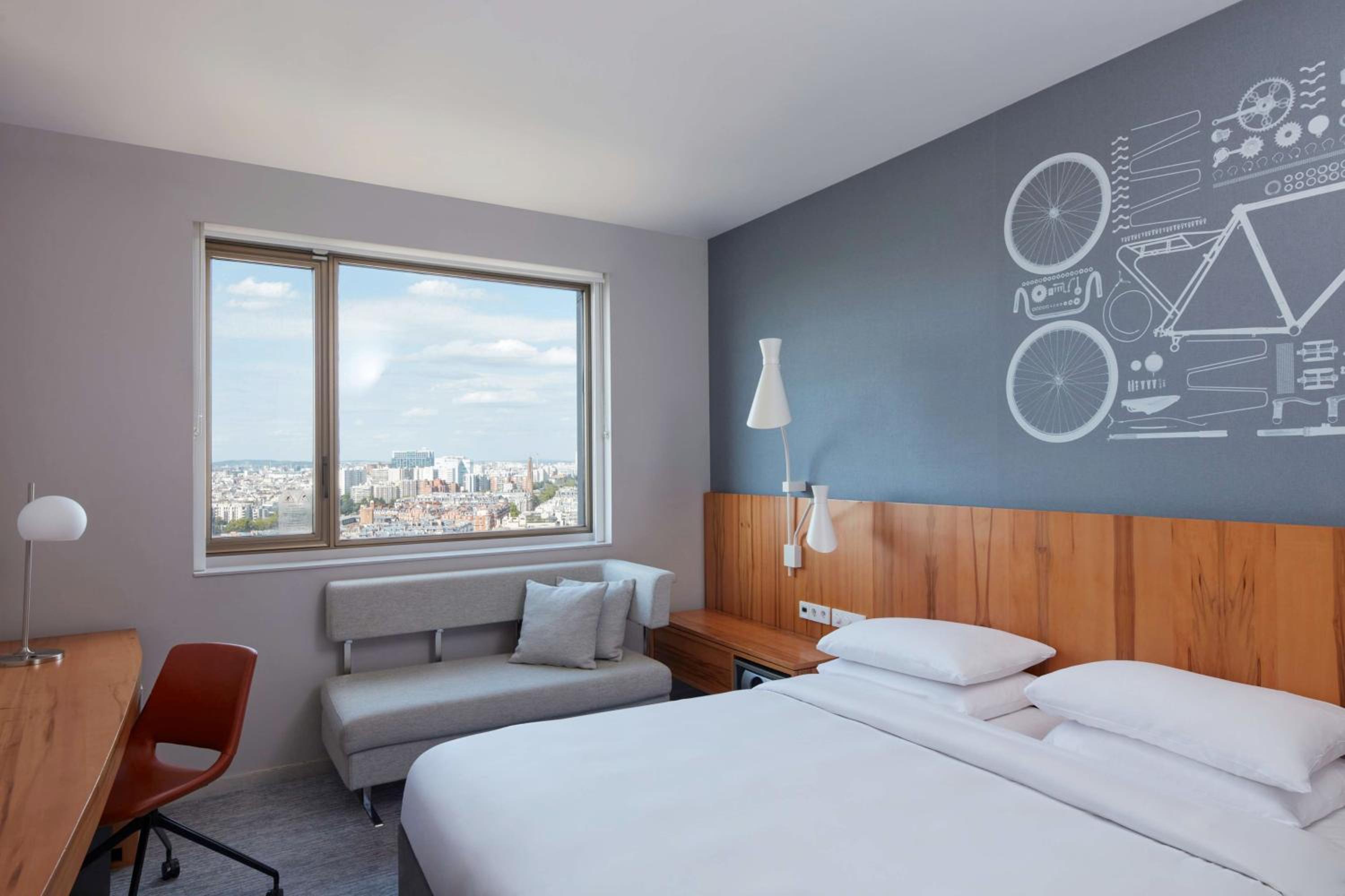 Family Room with City View - Photo 5