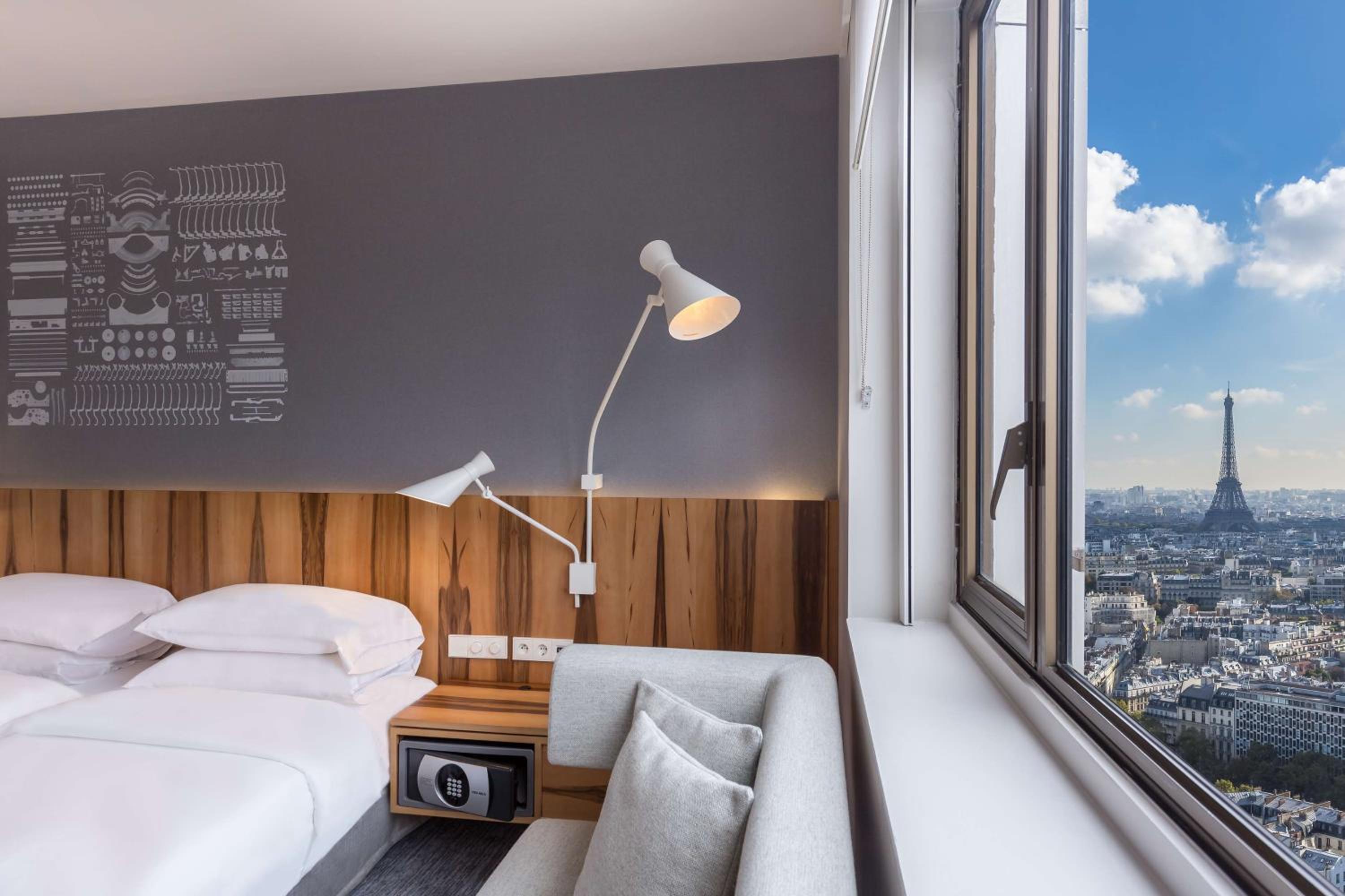 Deluxe King Room with Eiffel Tower View - Photo 6