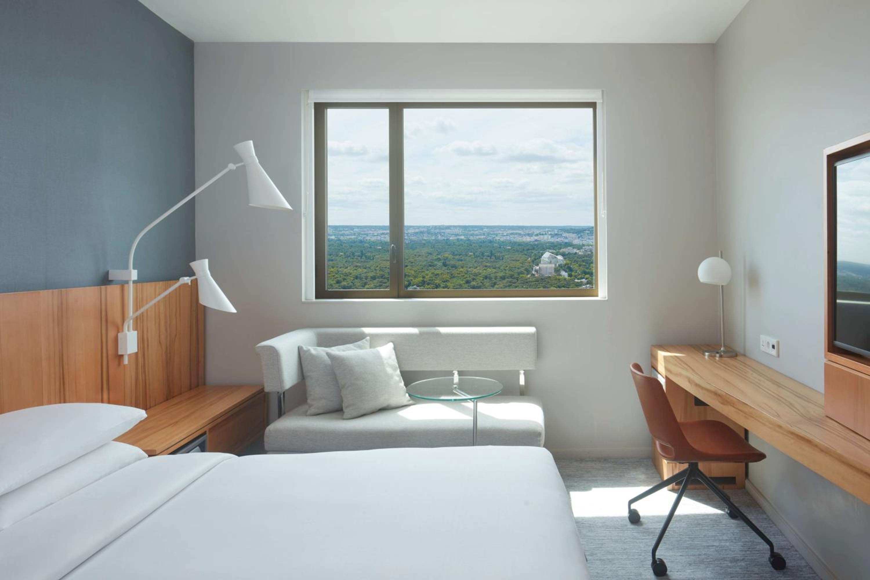 King Room - High Floor/Club Access - Photo 5