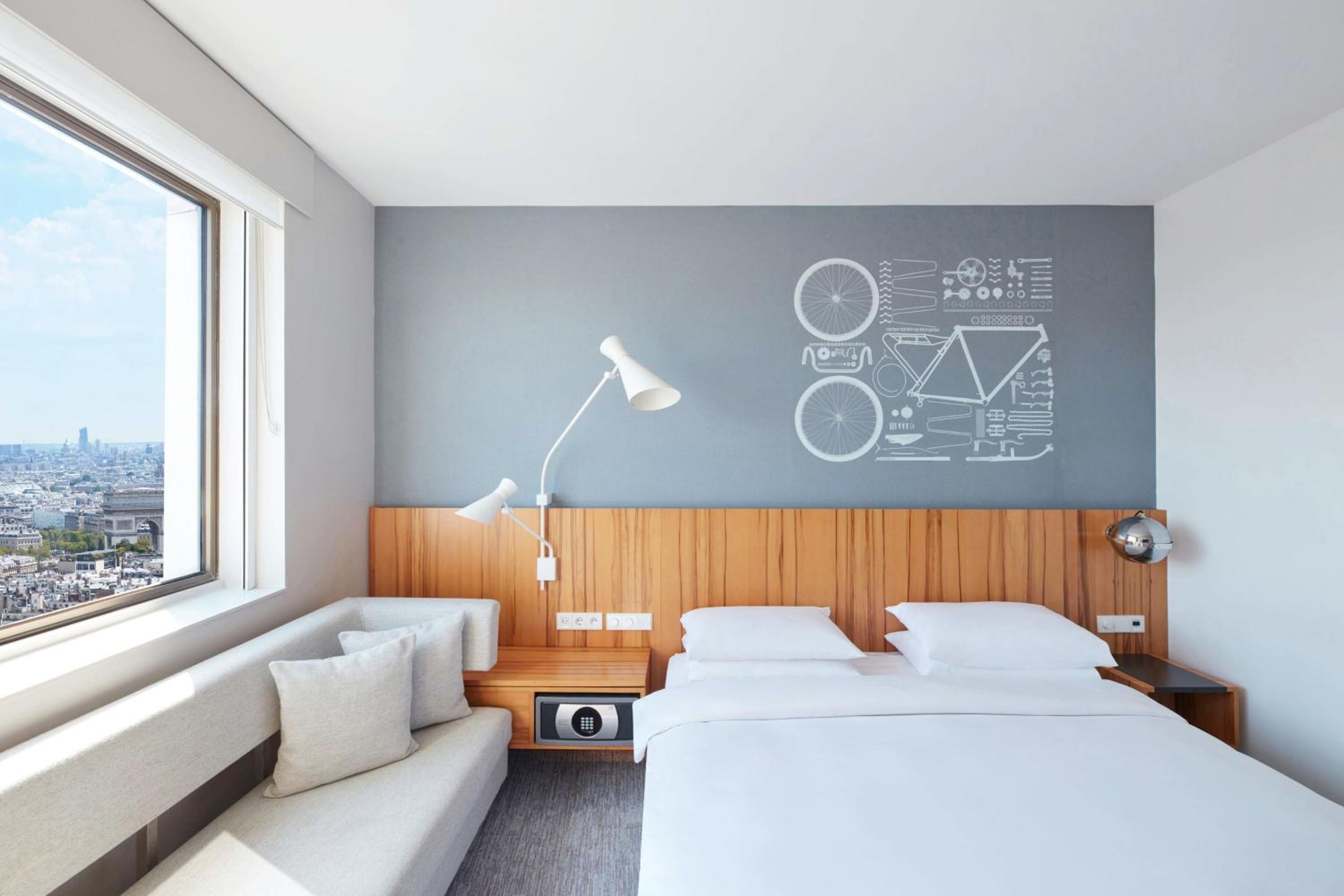 Deluxe King Room with Montmartre View - Photo 5