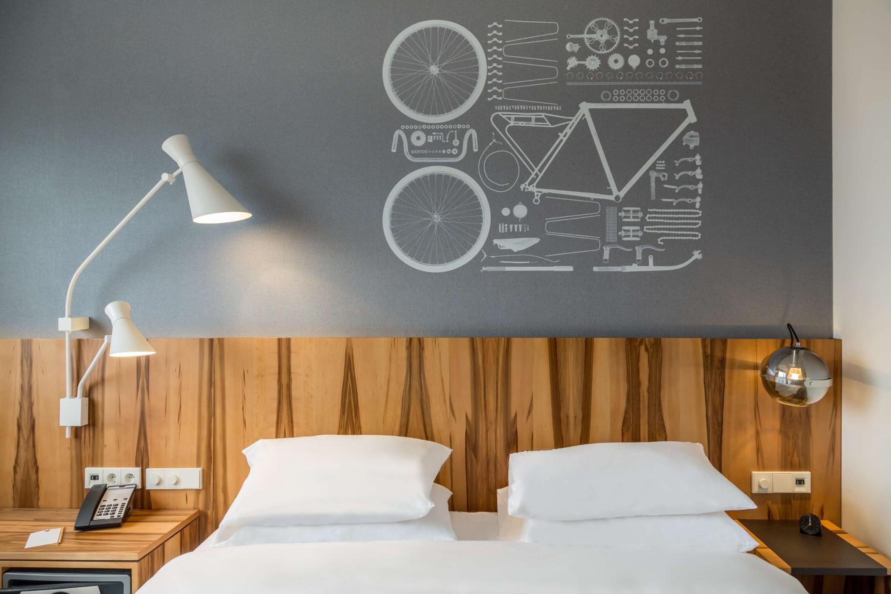 Deluxe King Room - Photo 3