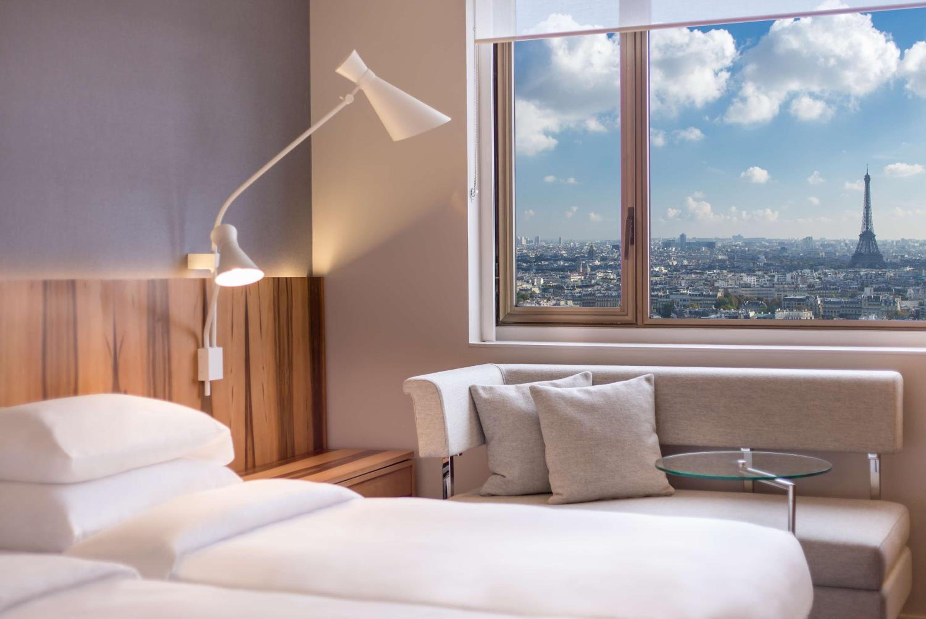 Deluxe Twin Room with Eiffel Tower View