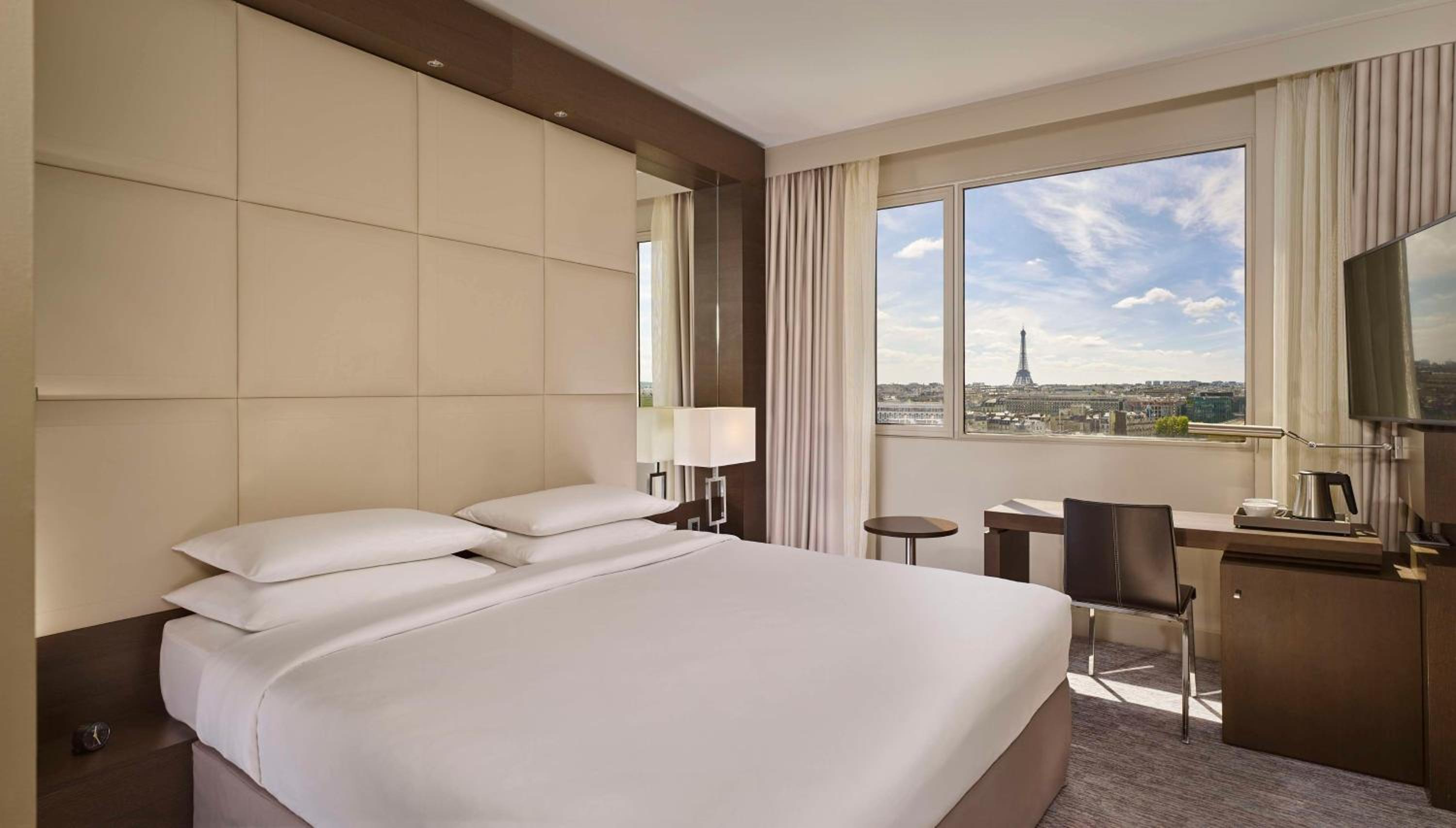 King Room with Eiffel Tower View - Photo 1