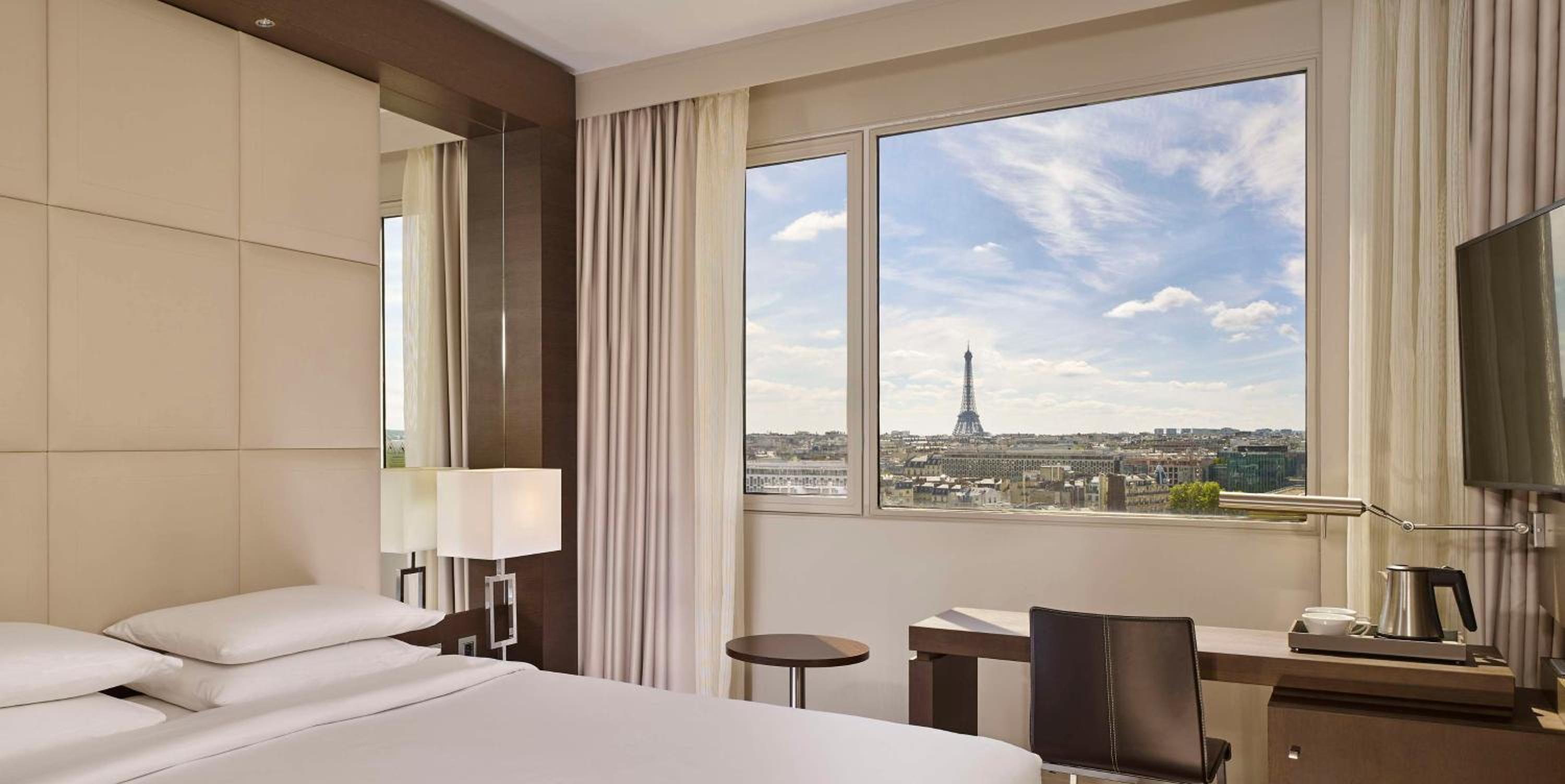 King Room with Eiffel Tower View - Photo 3