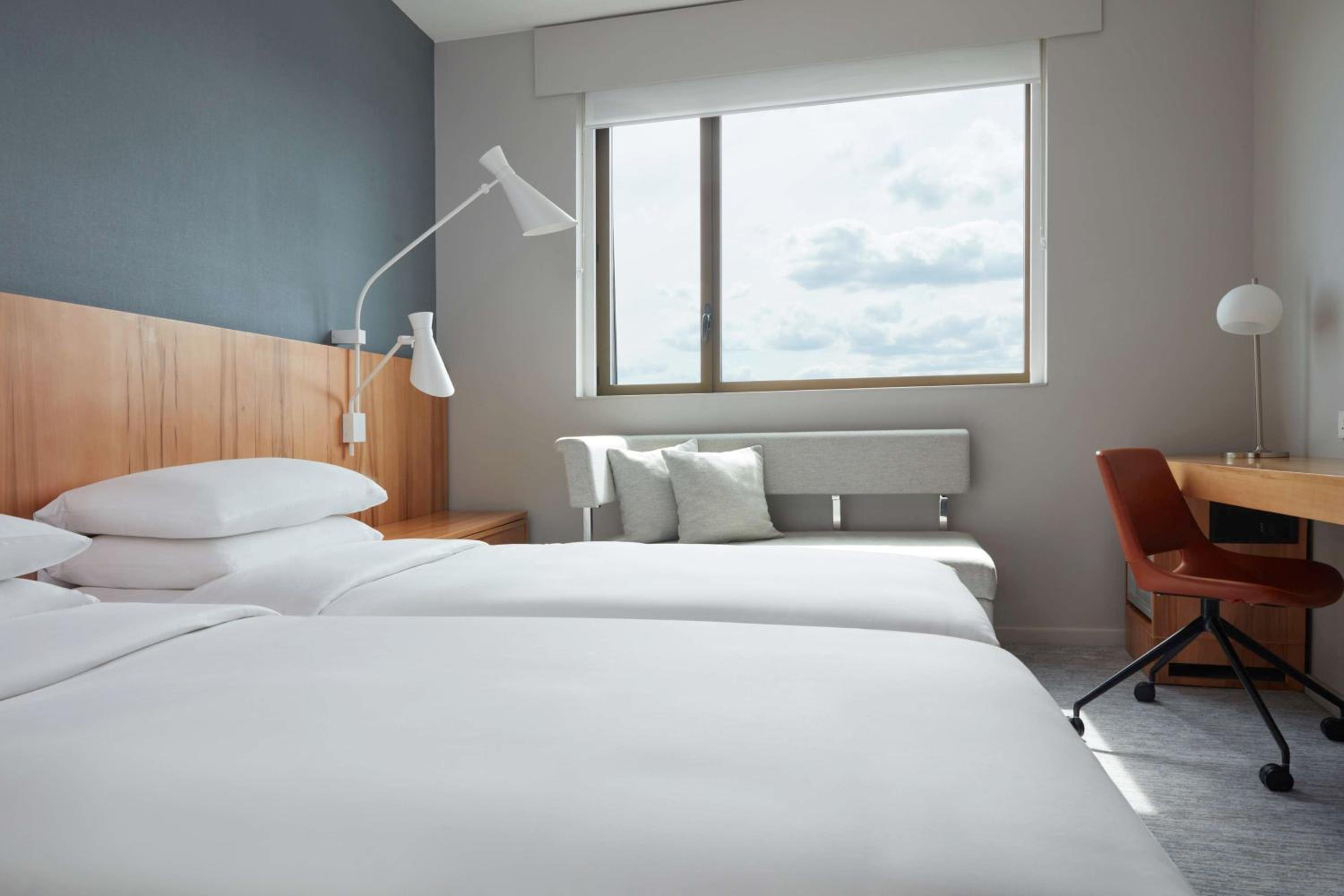 Twin Room - High Floor/Club Access