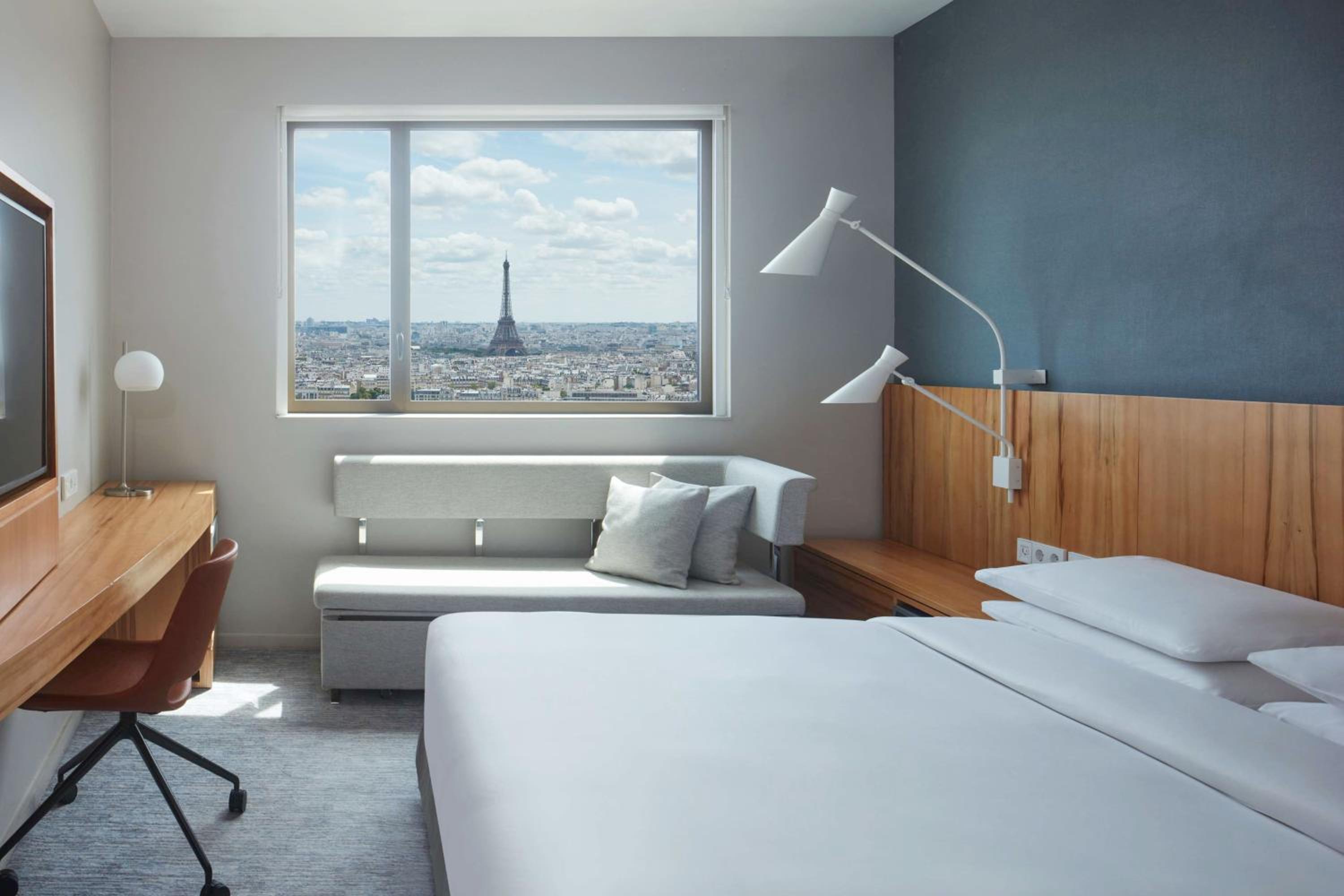 King Room with Eiffel Tower View - High Floor/Club Access