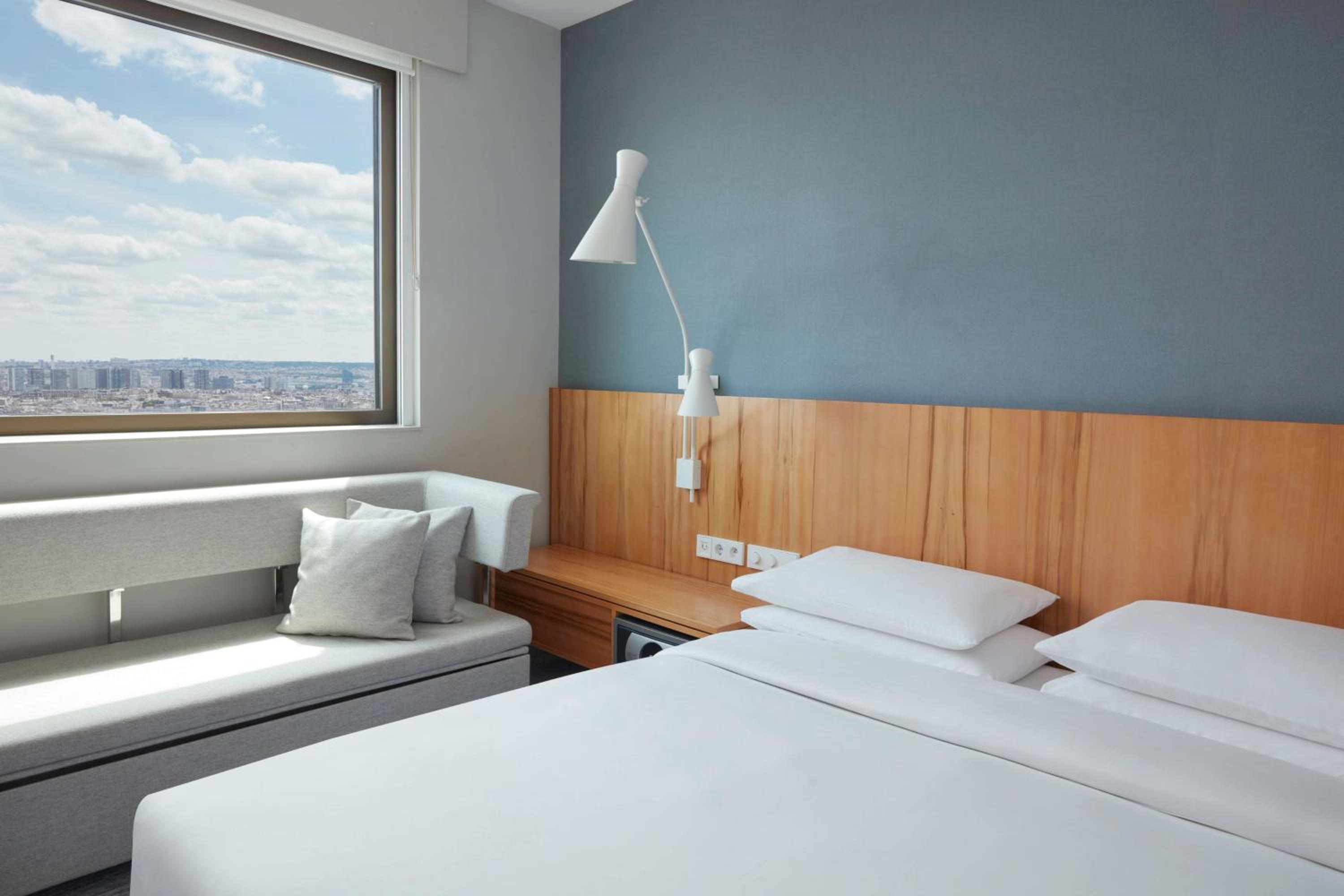 King Room with Eiffel Tower View - High Floor/Club Access